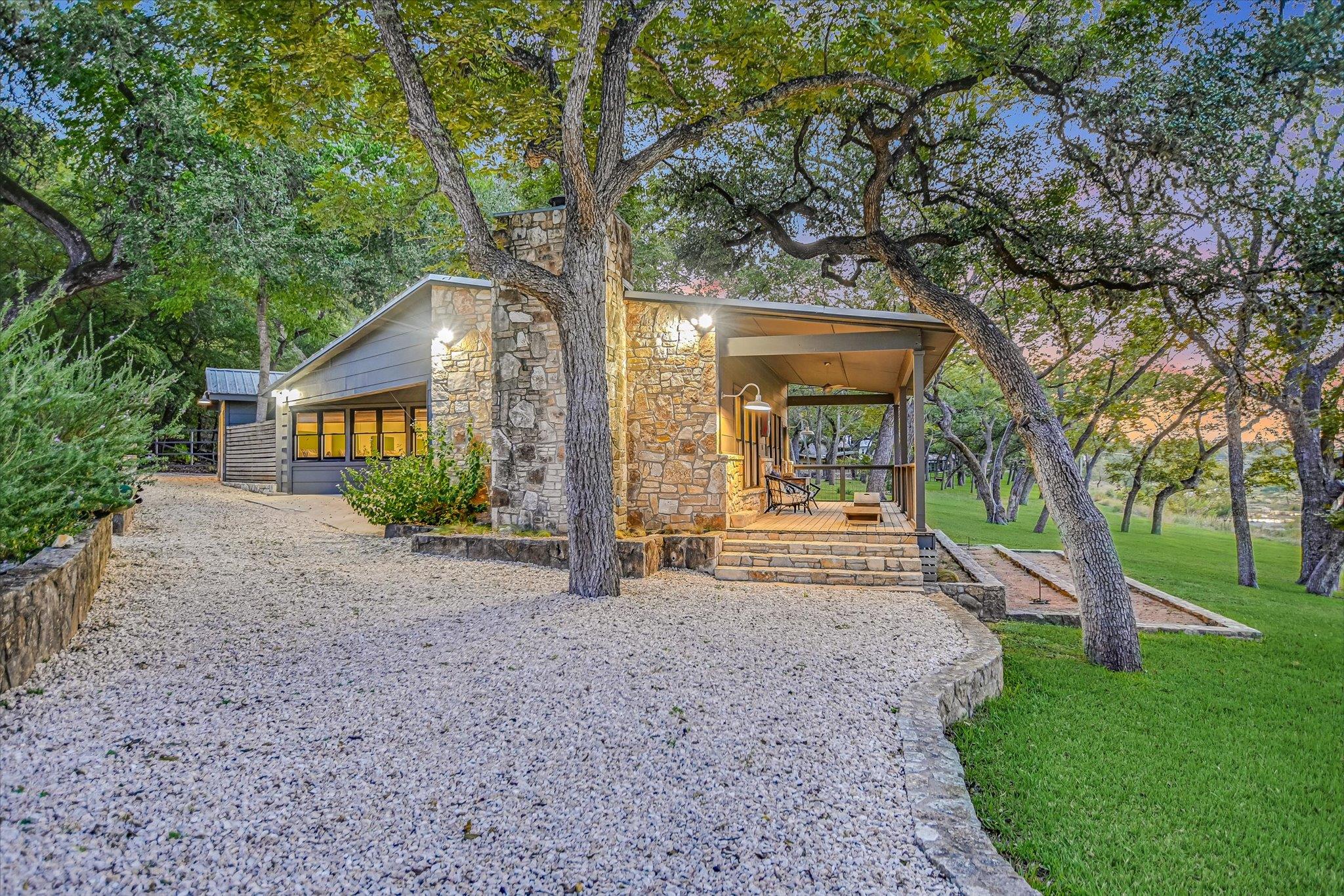 1121 Hidden Valley RD