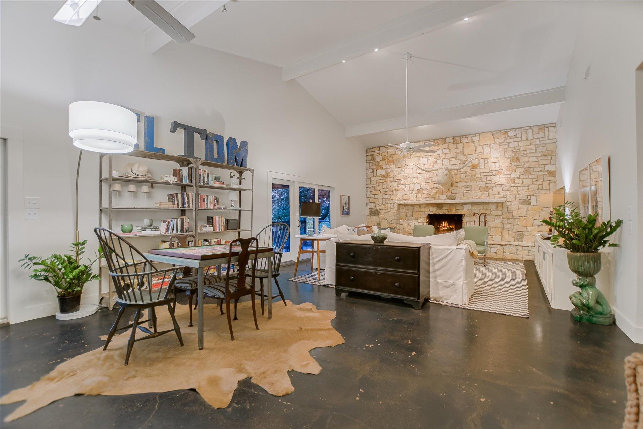 1121 Hidden Valley RD