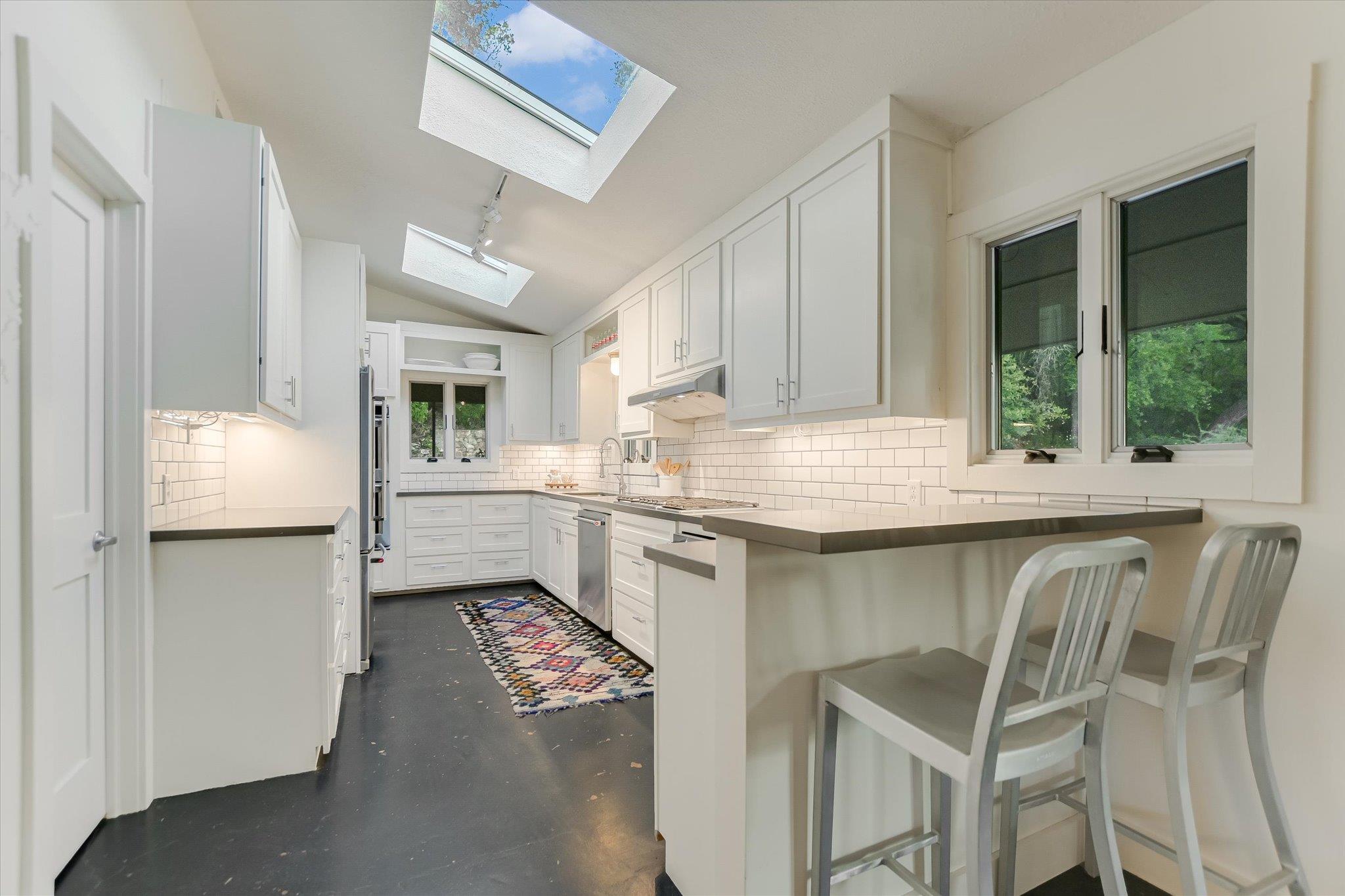 1121 Hidden Valley RD
