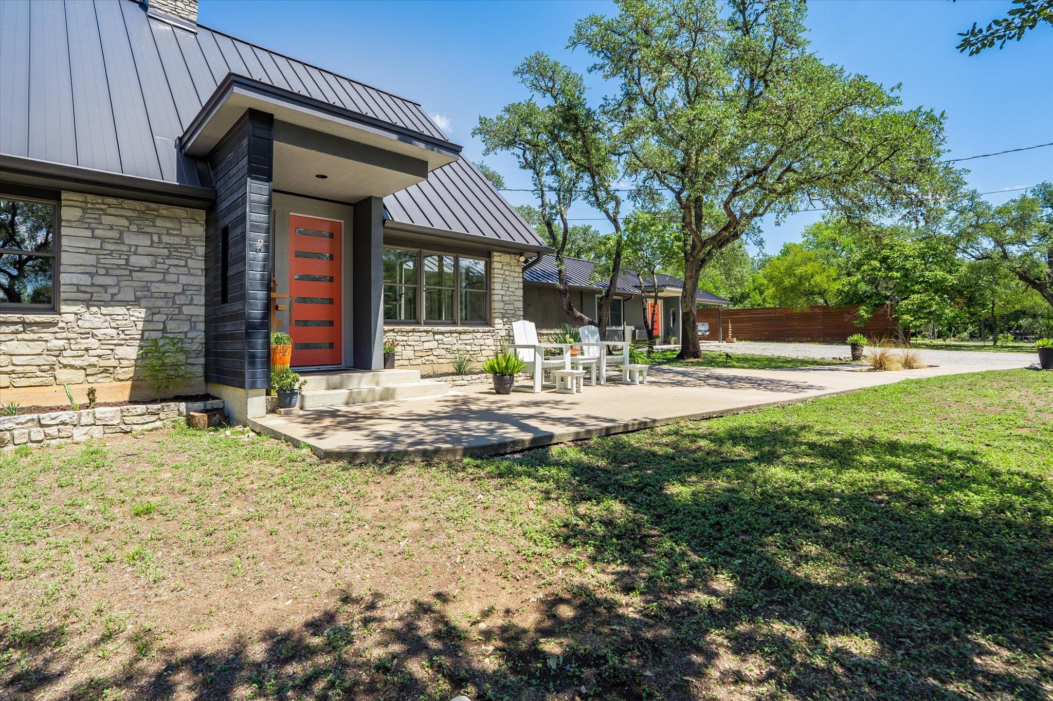 561 Carney LN