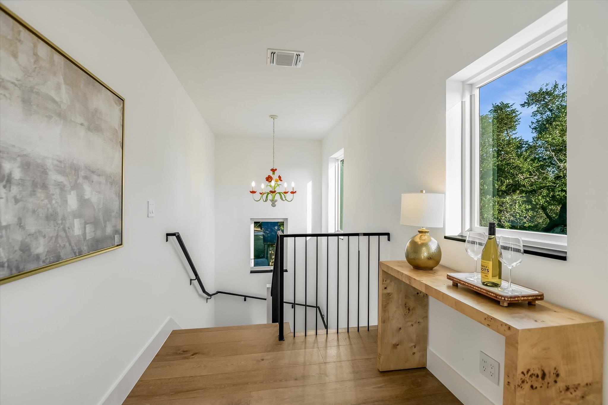 13 Meridian DR