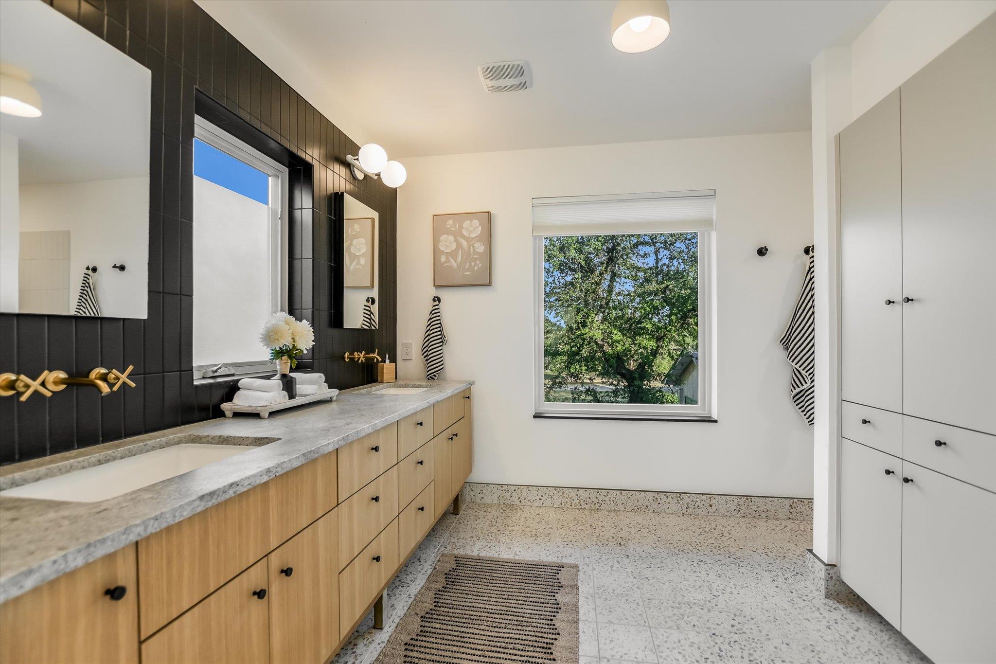 13 Meridian DR