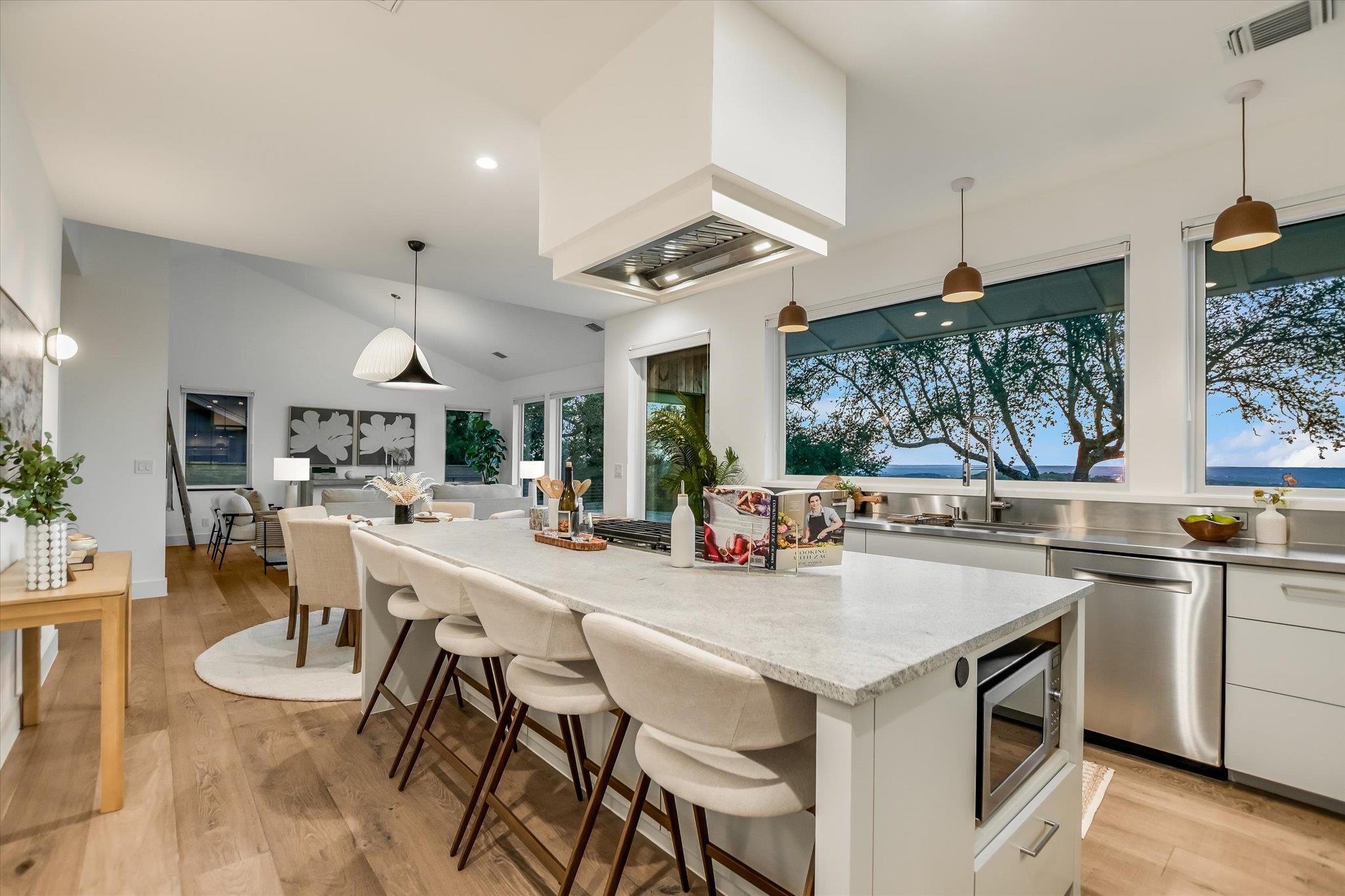 13 Meridian DR