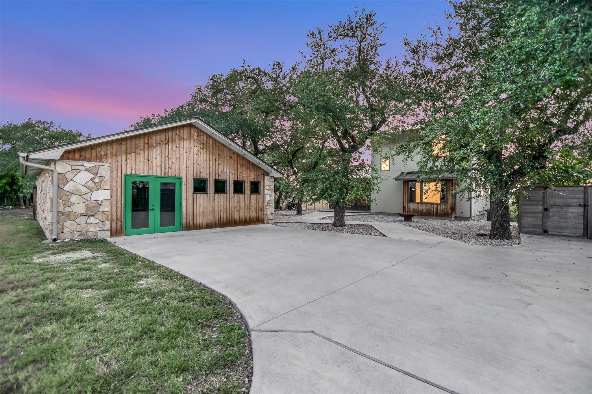 13 Meridian DR
