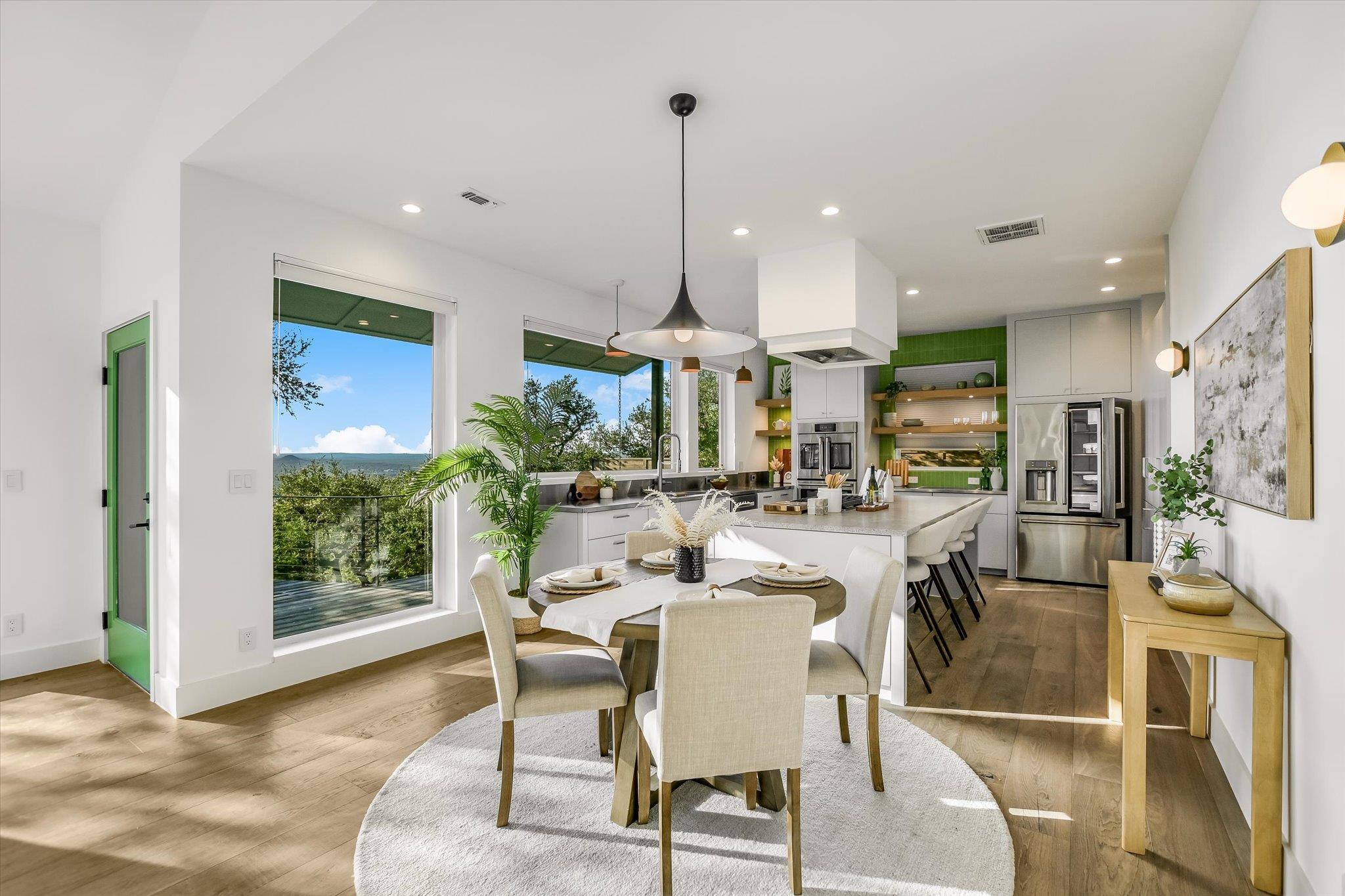 13 Meridian DR