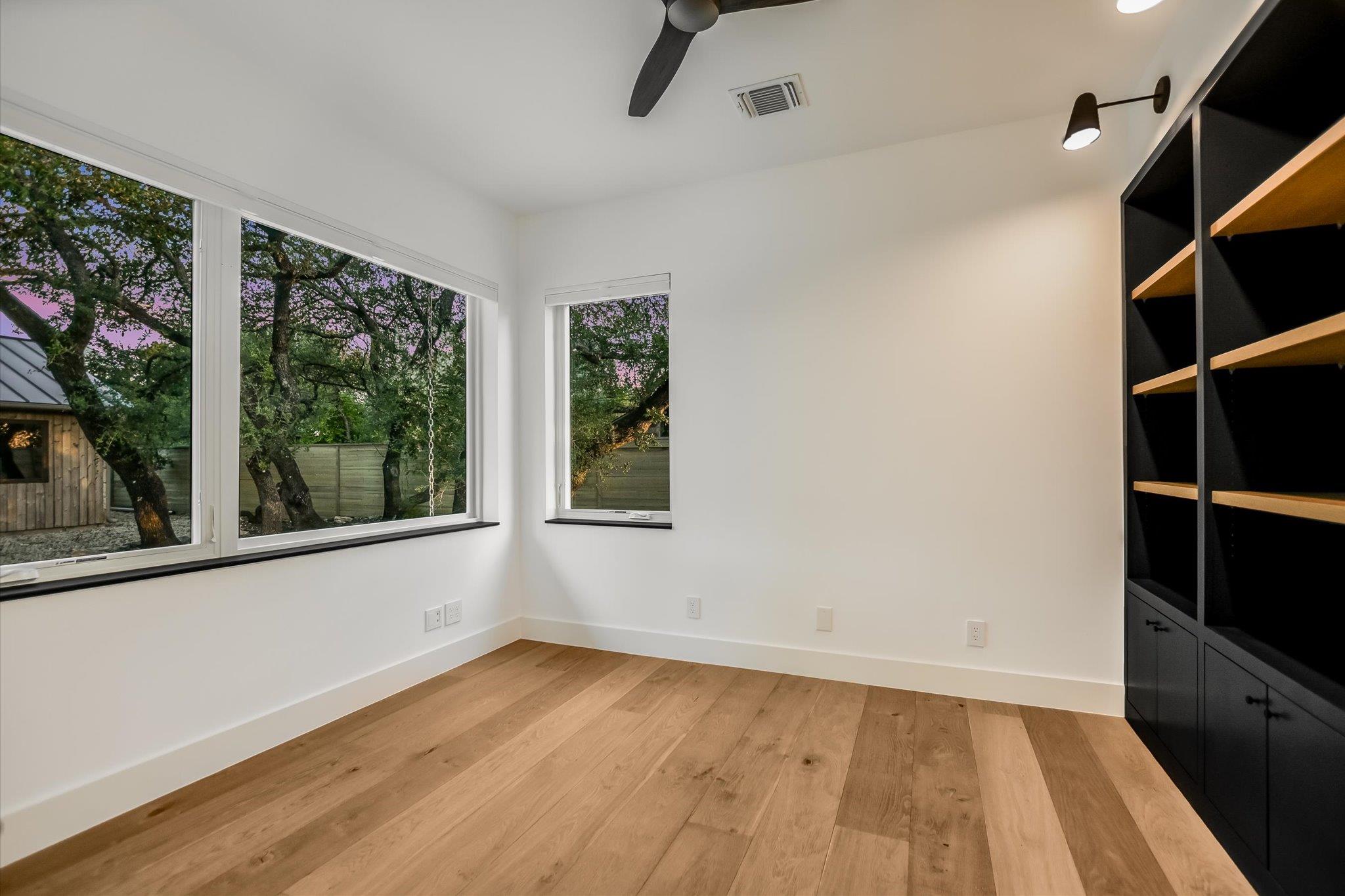 13 Meridian DR