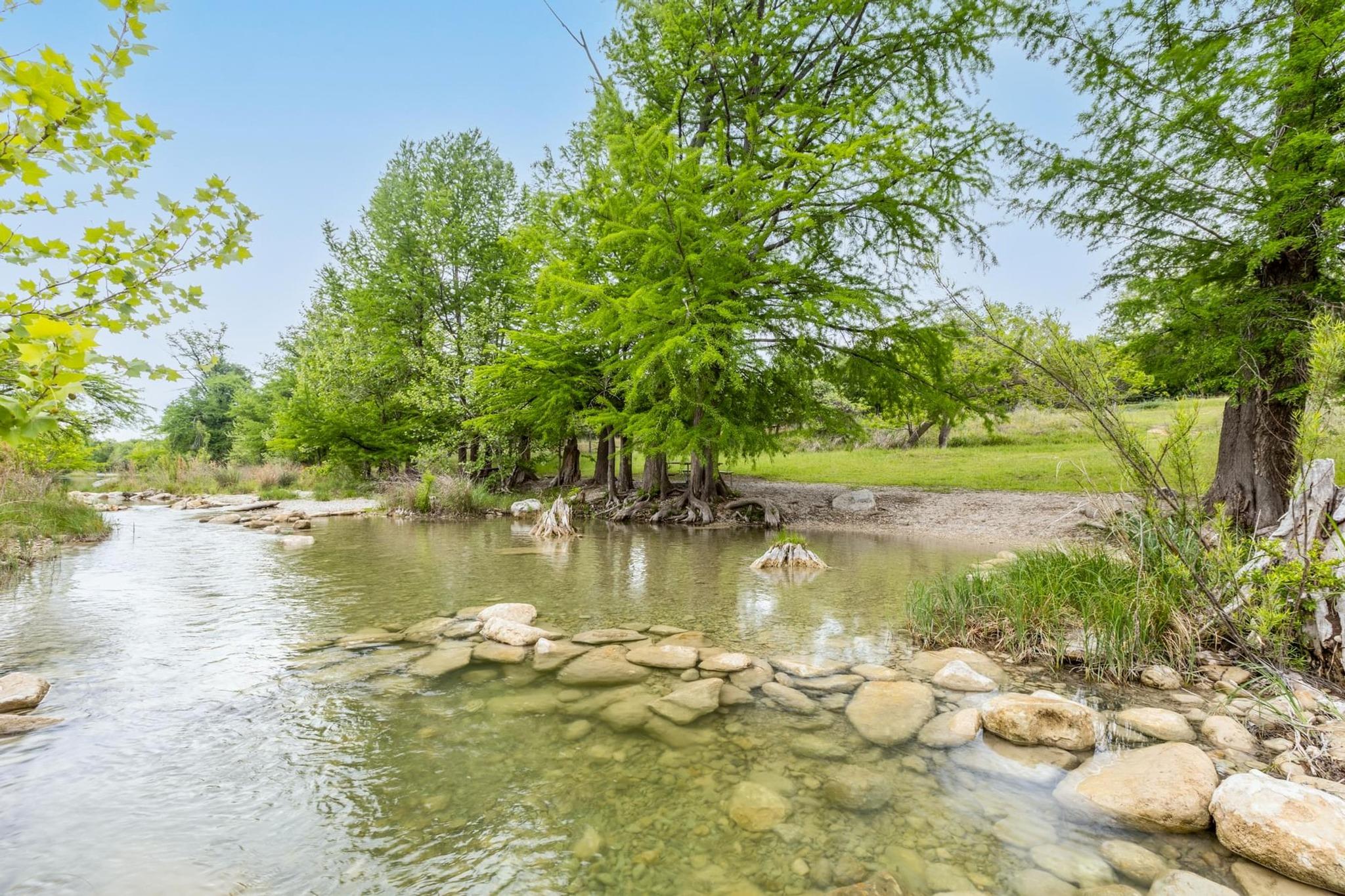 107 Edgewater DR