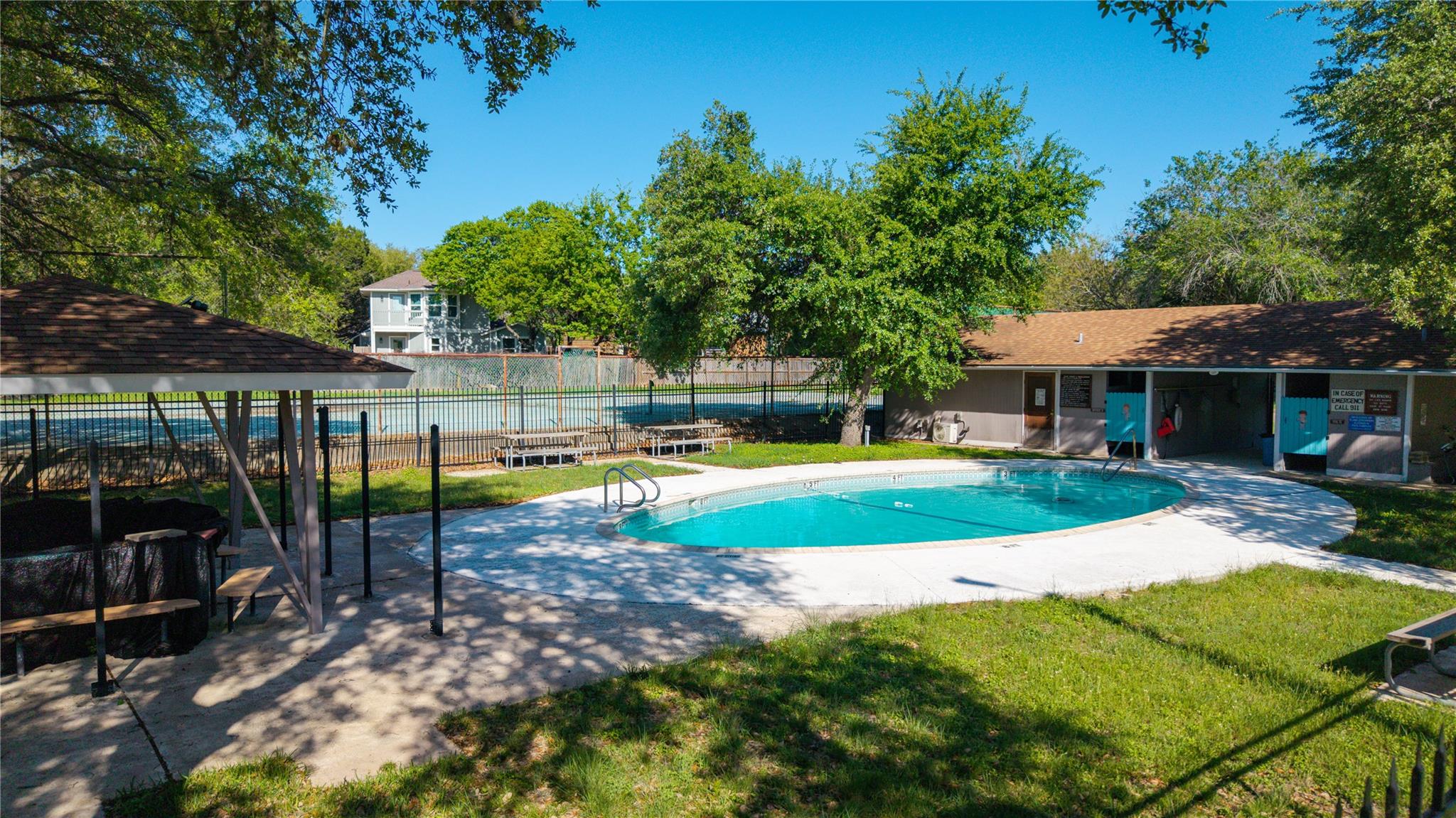 107 Edgewater DR