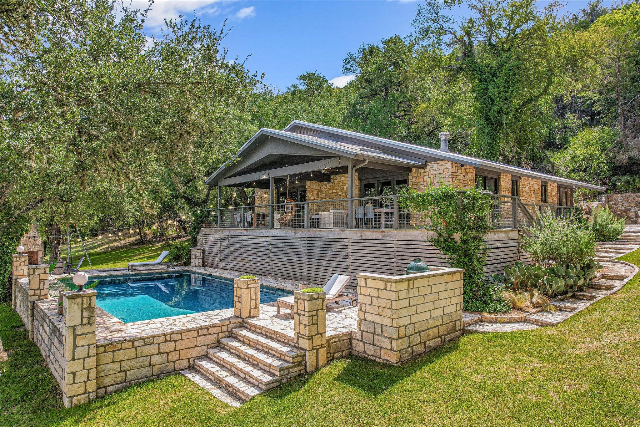 1121 Hidden Valley RD
