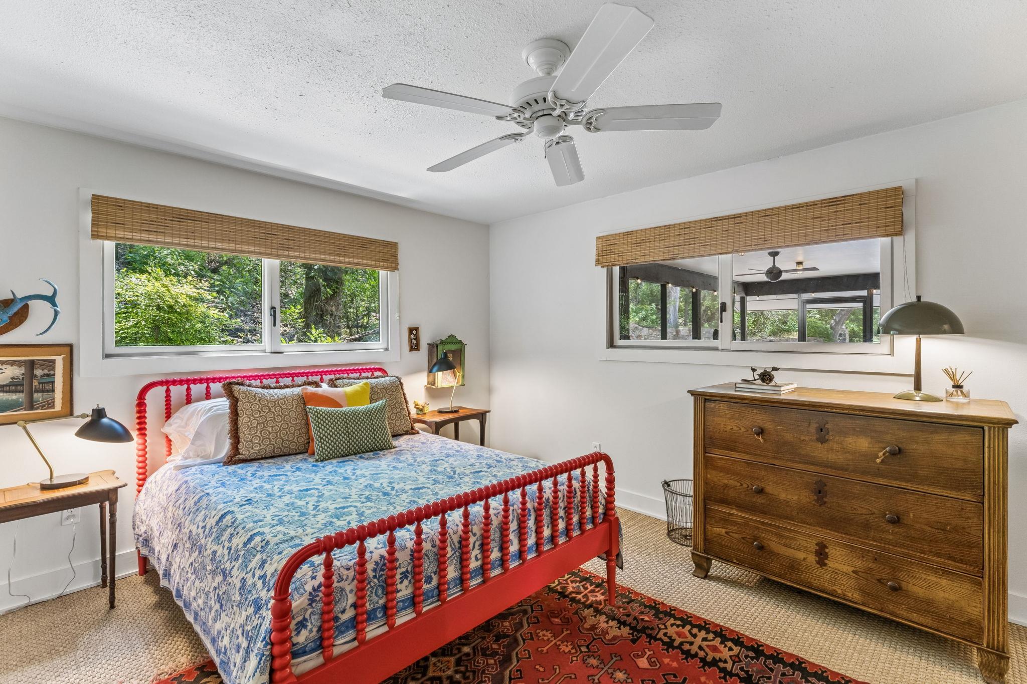 1121 Hidden Valley RD