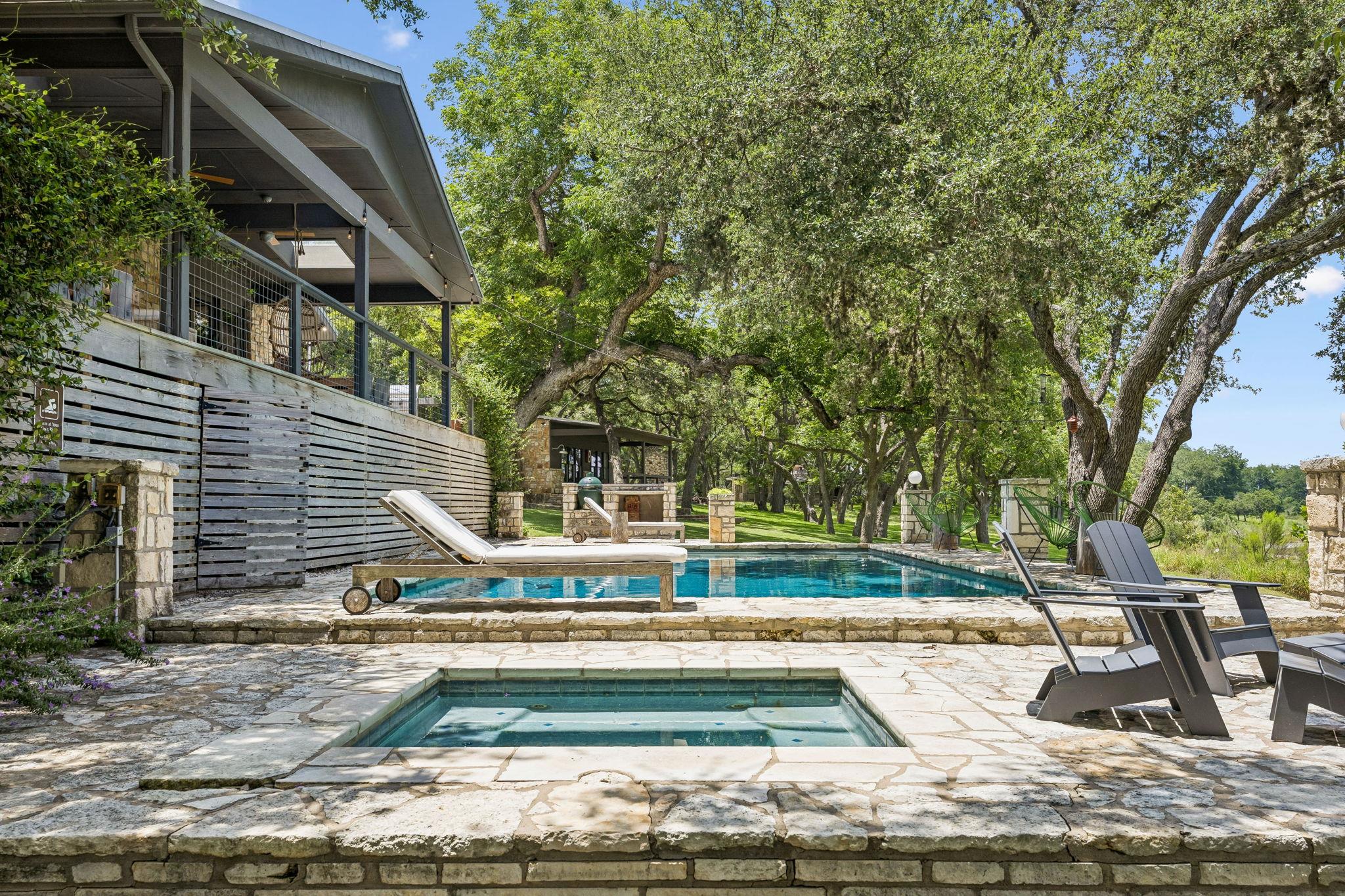 1121 Hidden Valley RD