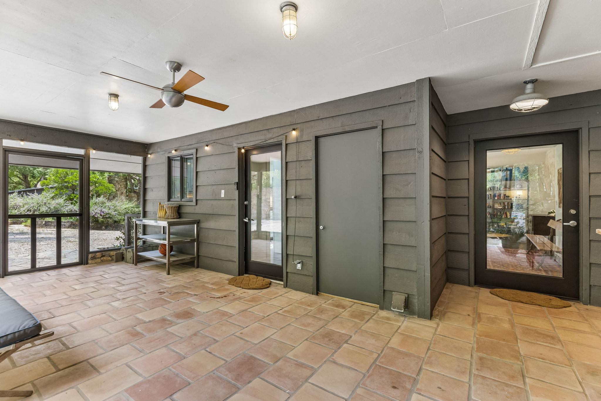 1121 Hidden Valley RD