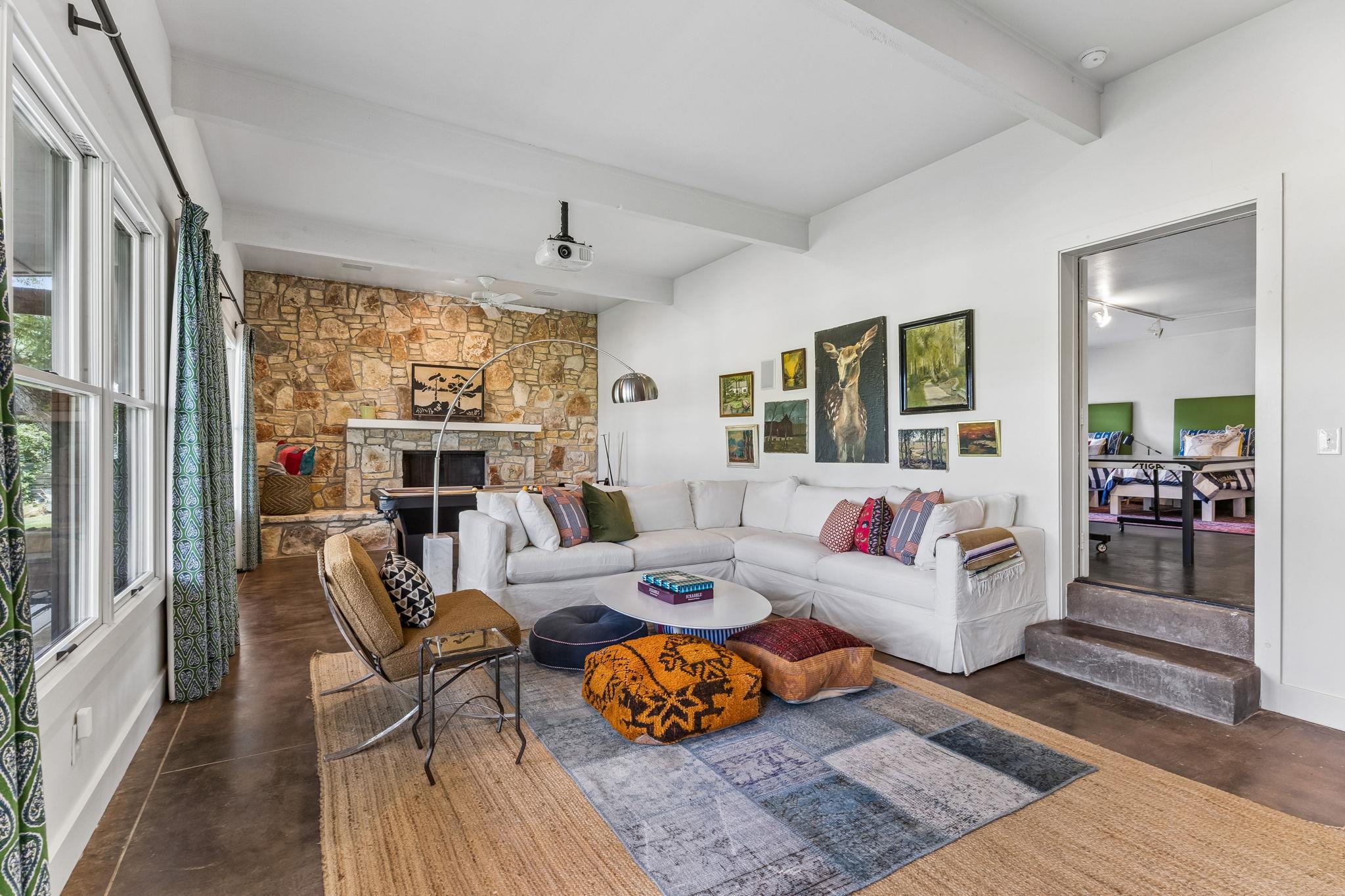 1121 Hidden Valley RD