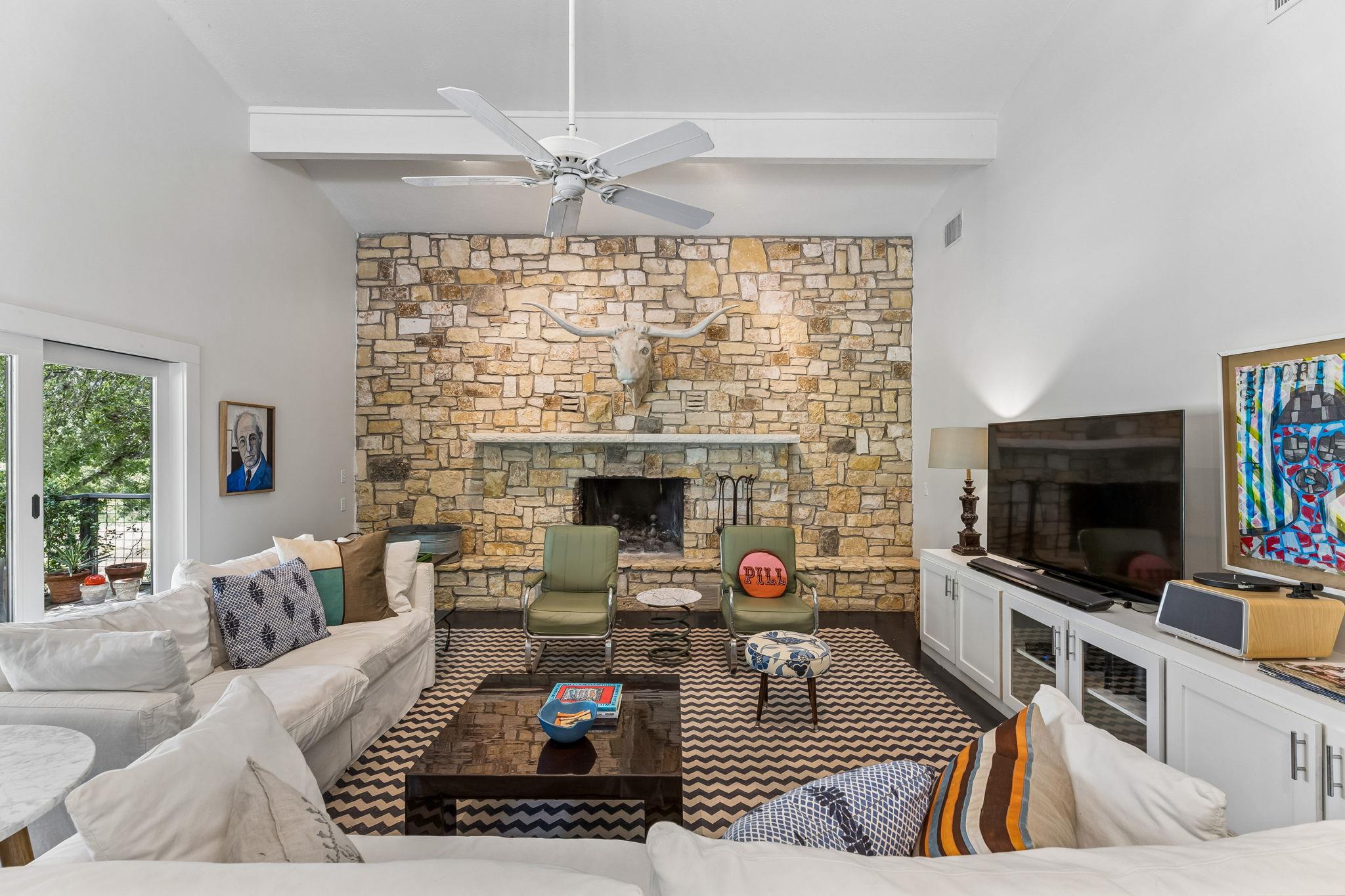 1121 Hidden Valley RD