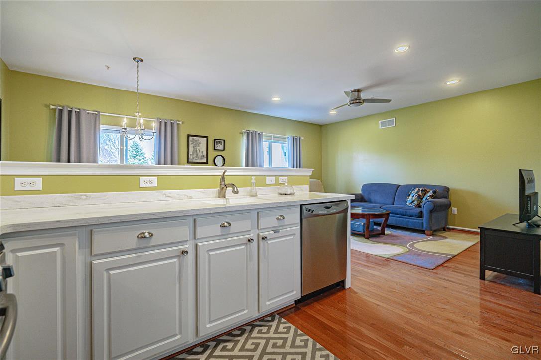1038 King Way