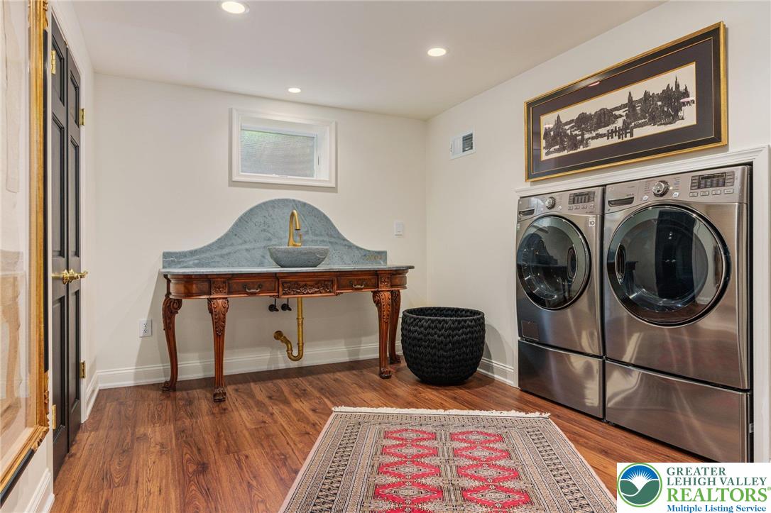 4704 Sweetbriar Circle