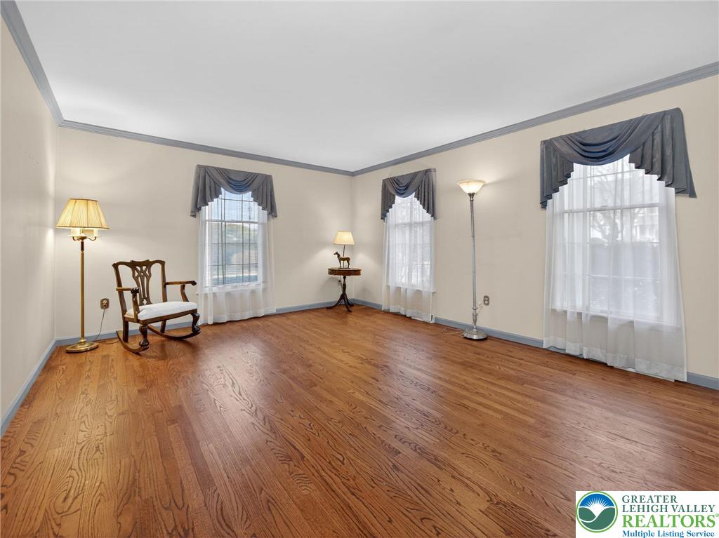 4936 Meadow Lane