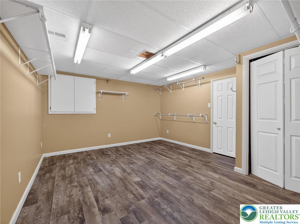 4936 Meadow Lane