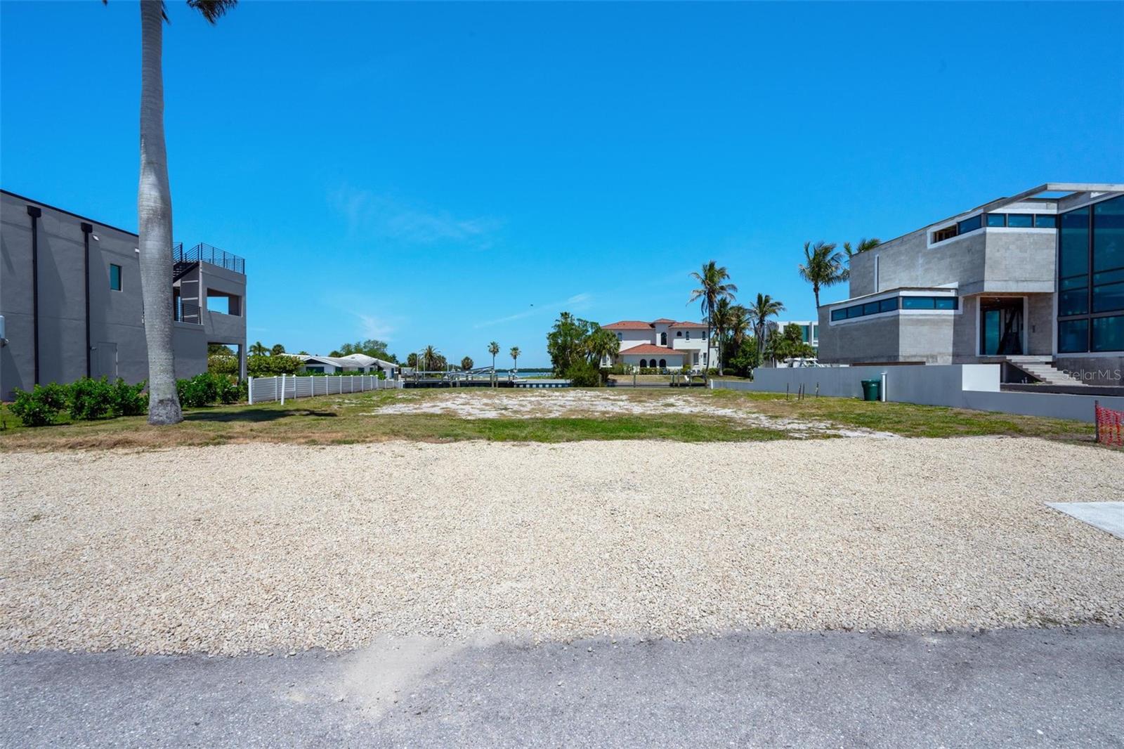 581 ROUNTREE DR