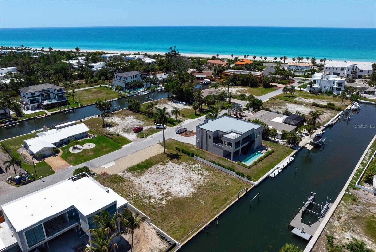 581 ROUNTREE DR