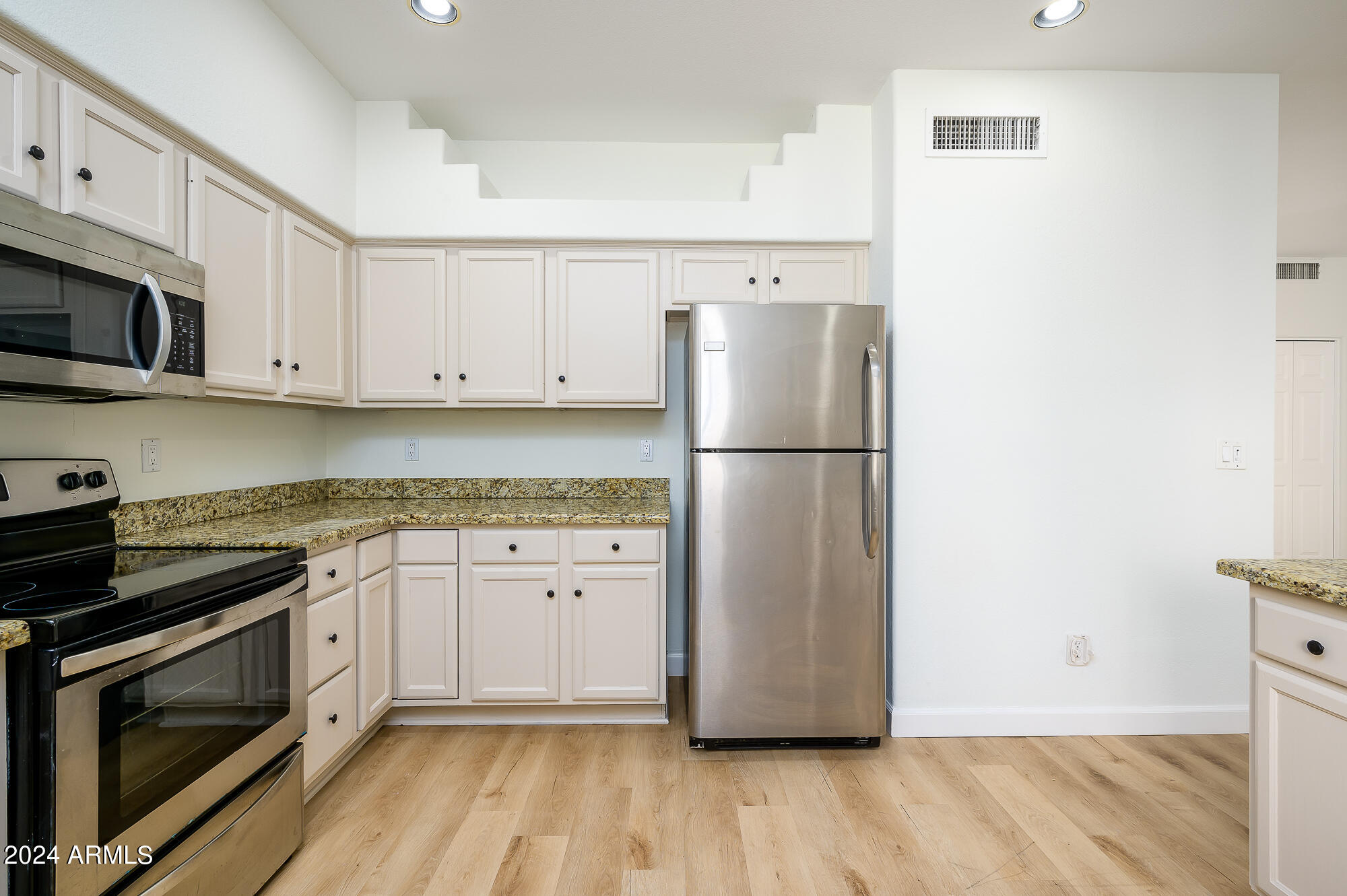 12852 N MOUNTAINSIDE Drive, 2