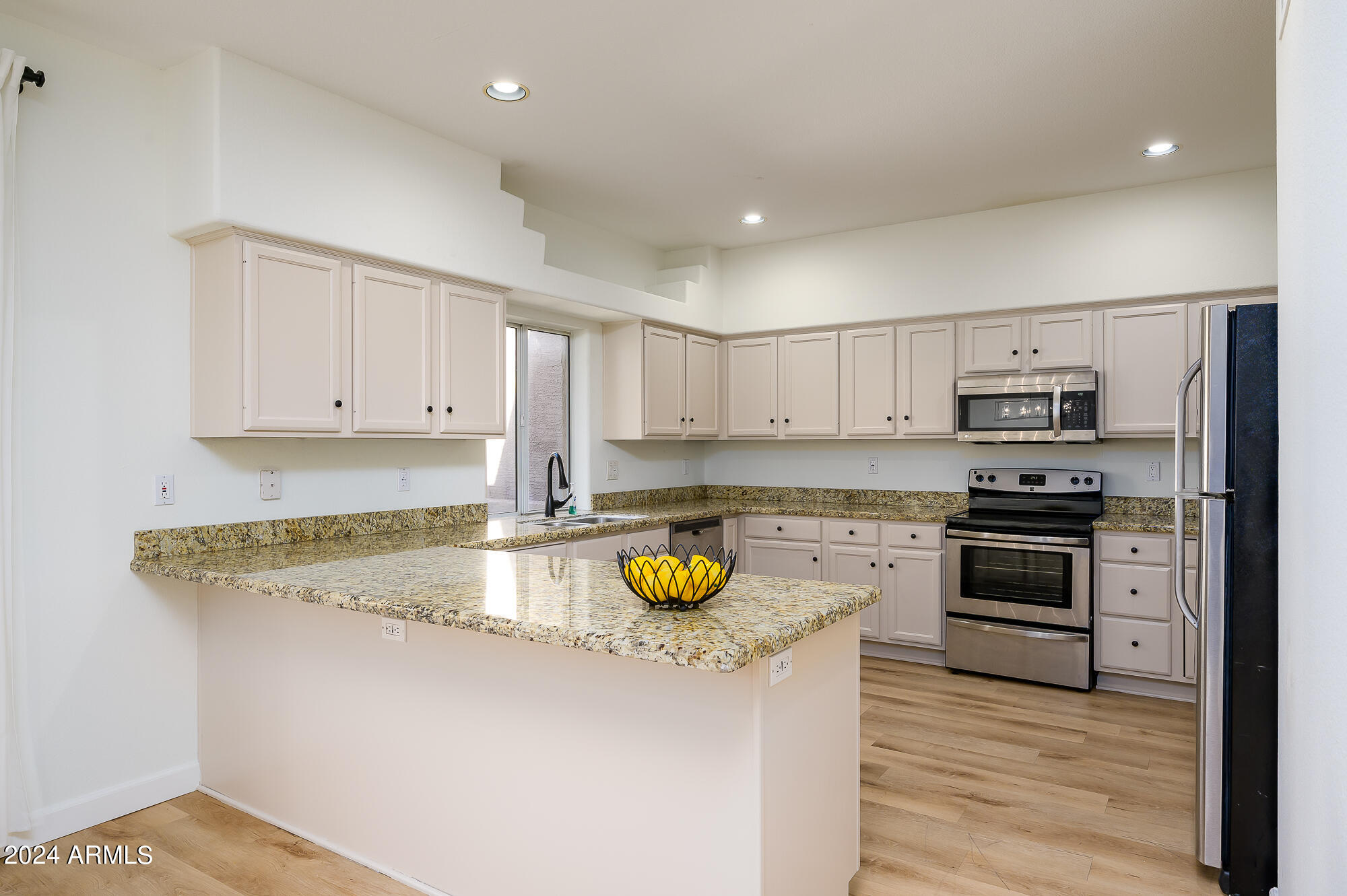 12852 N MOUNTAINSIDE Drive, 2