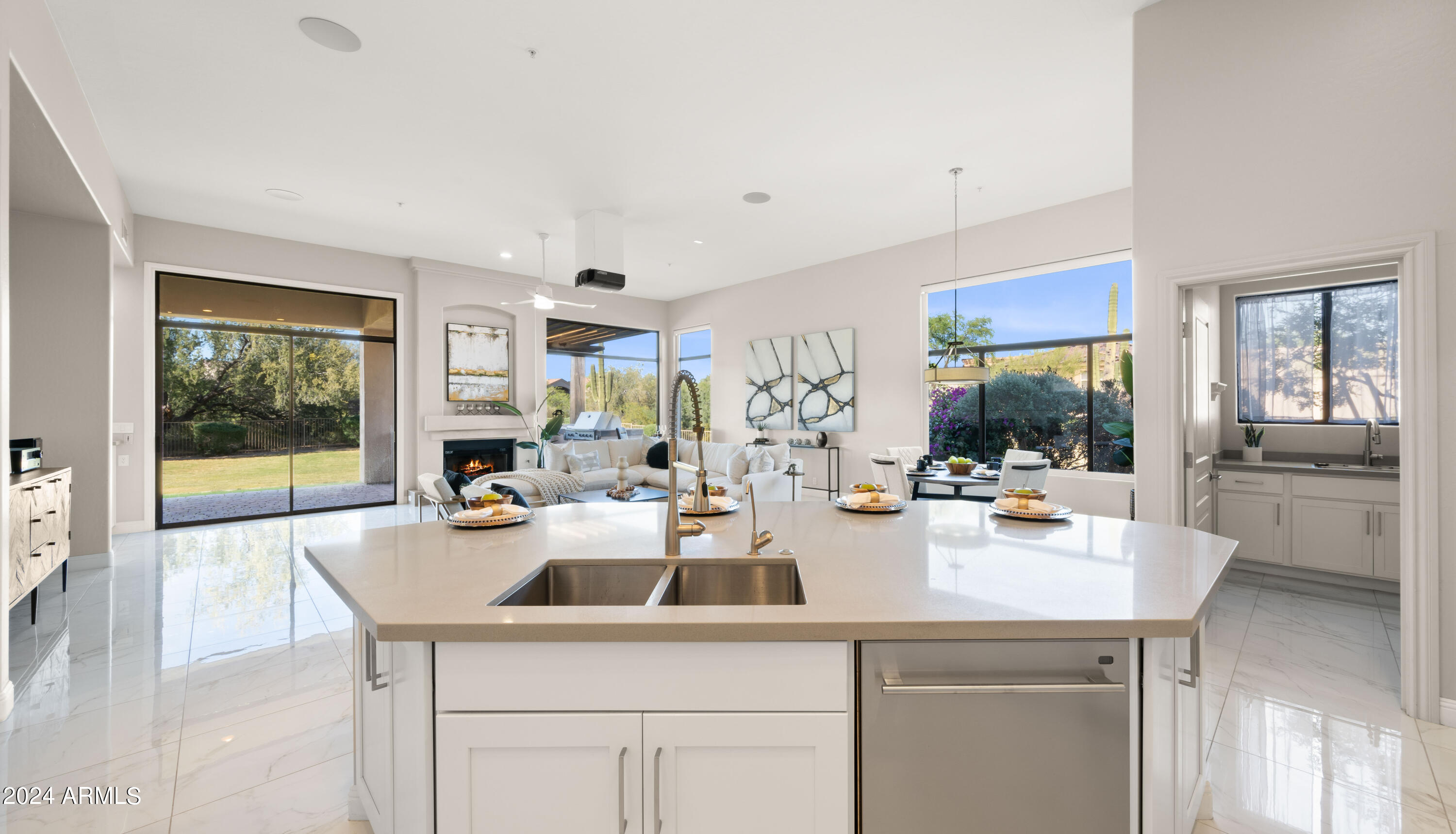 7832 E PARKVIEW Lane