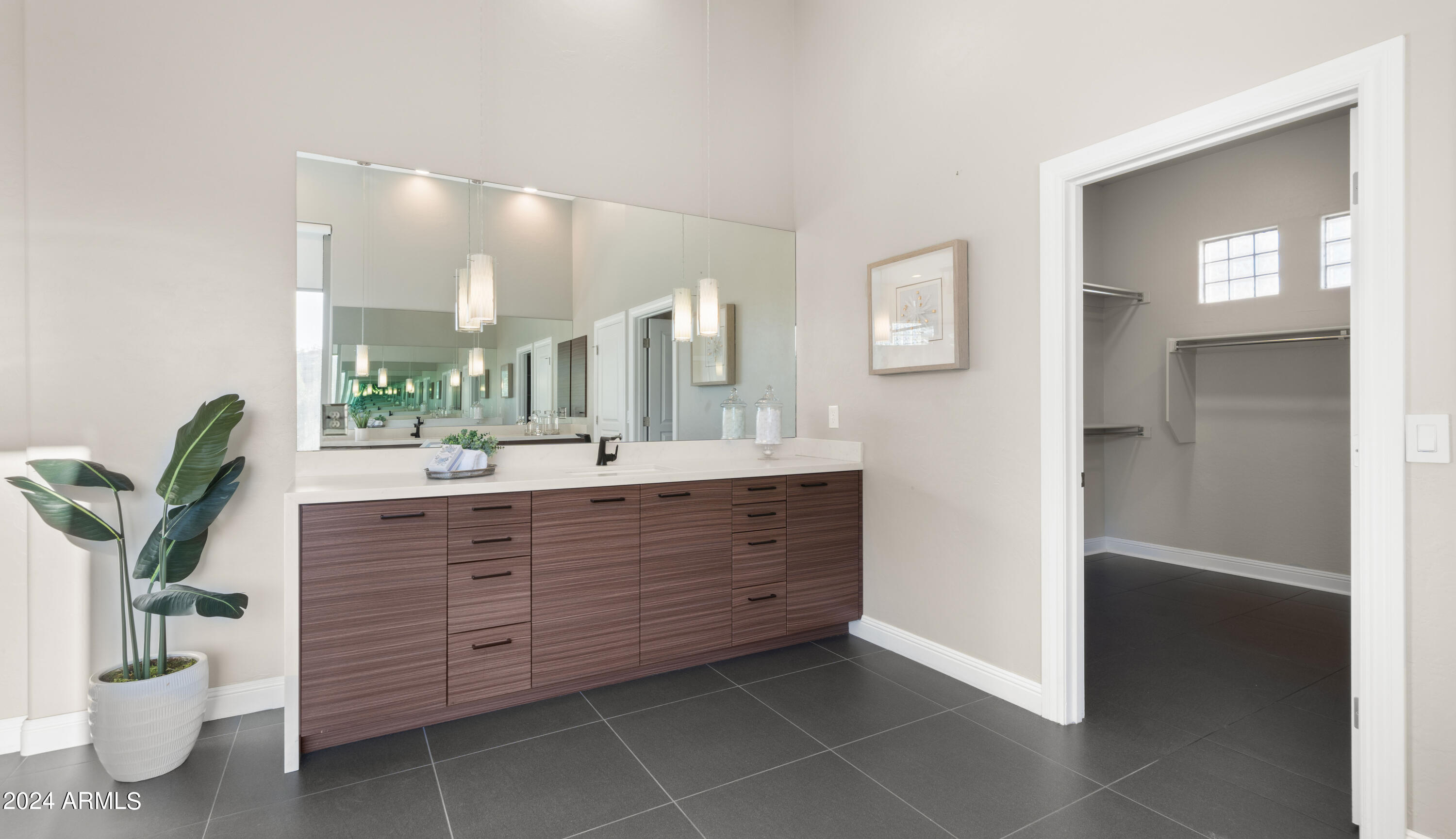 7832 E PARKVIEW Lane