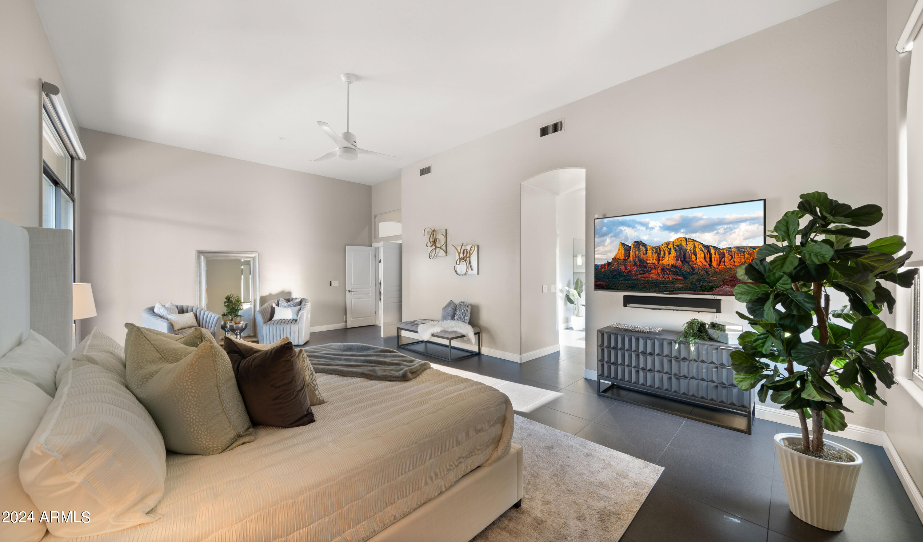 7832 E PARKVIEW Lane