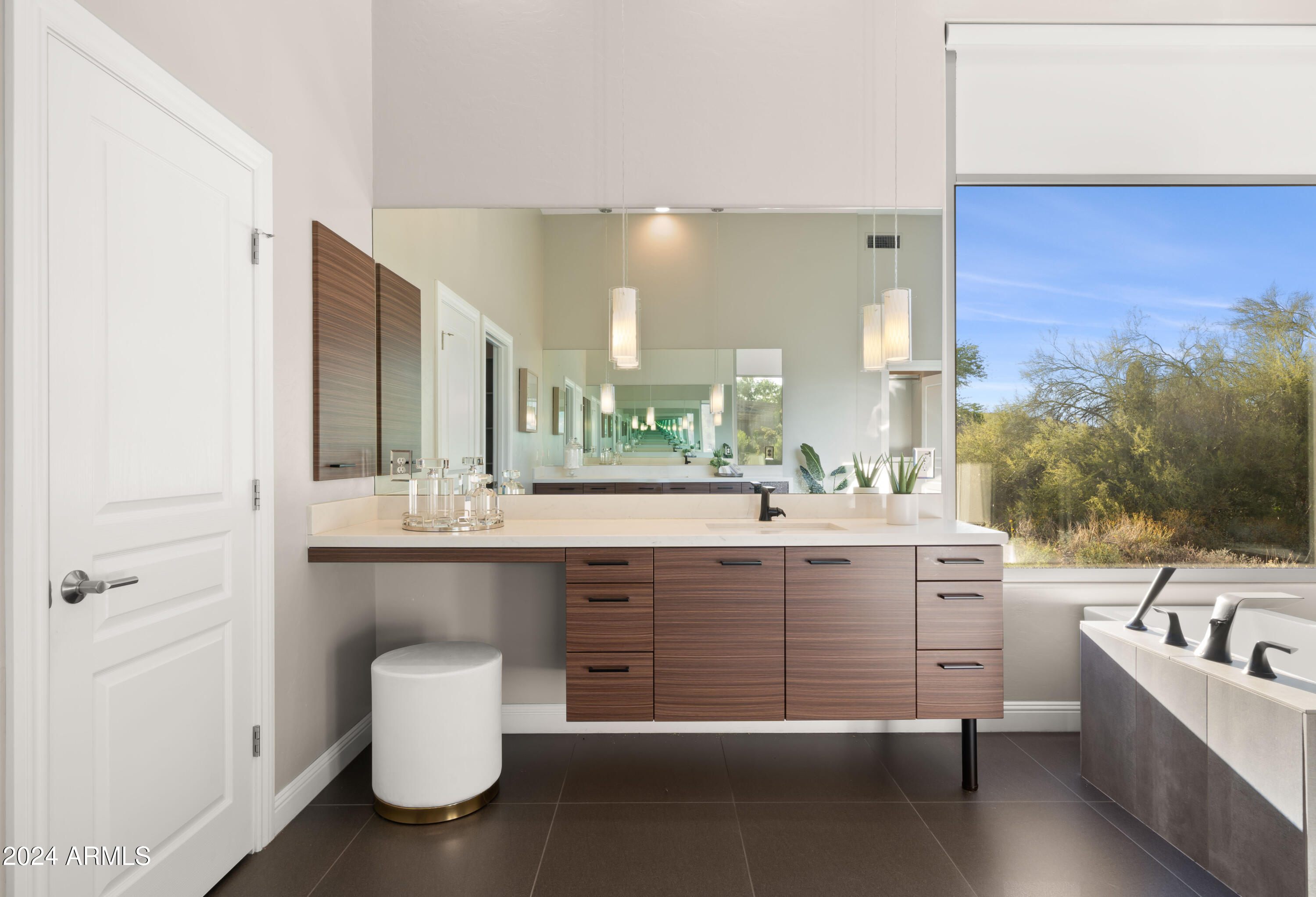 7832 E PARKVIEW Lane