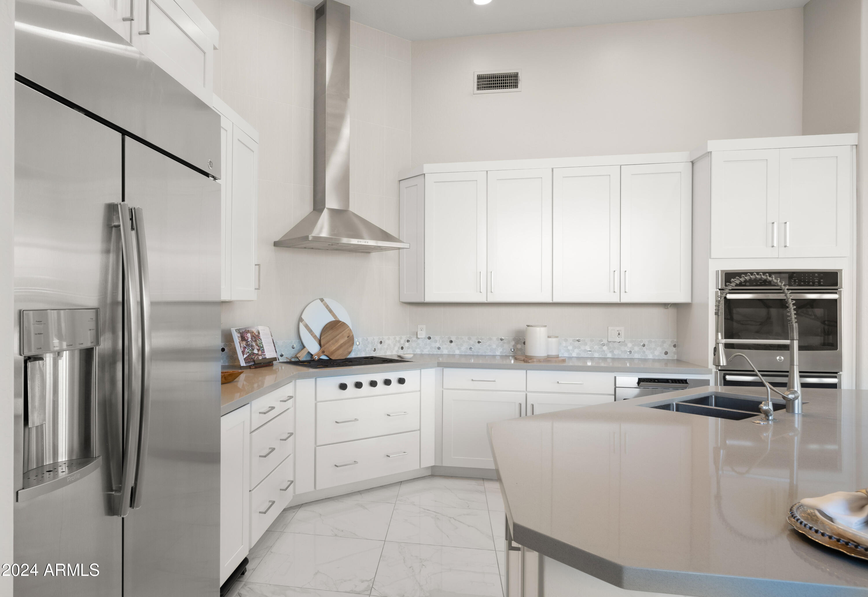 7832 E PARKVIEW Lane