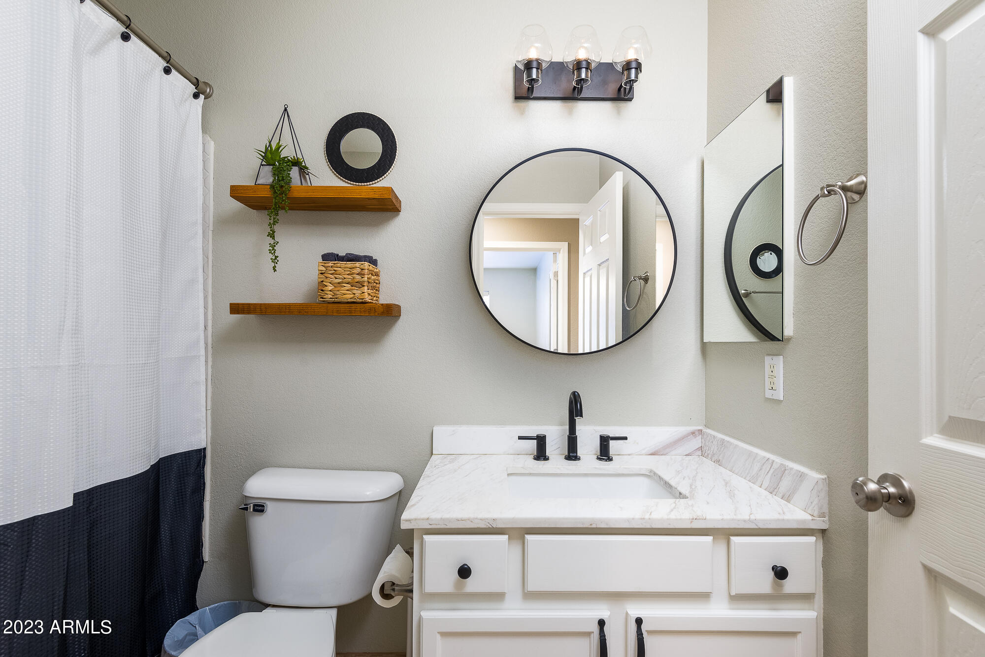 8161 W PONTIAC Drive