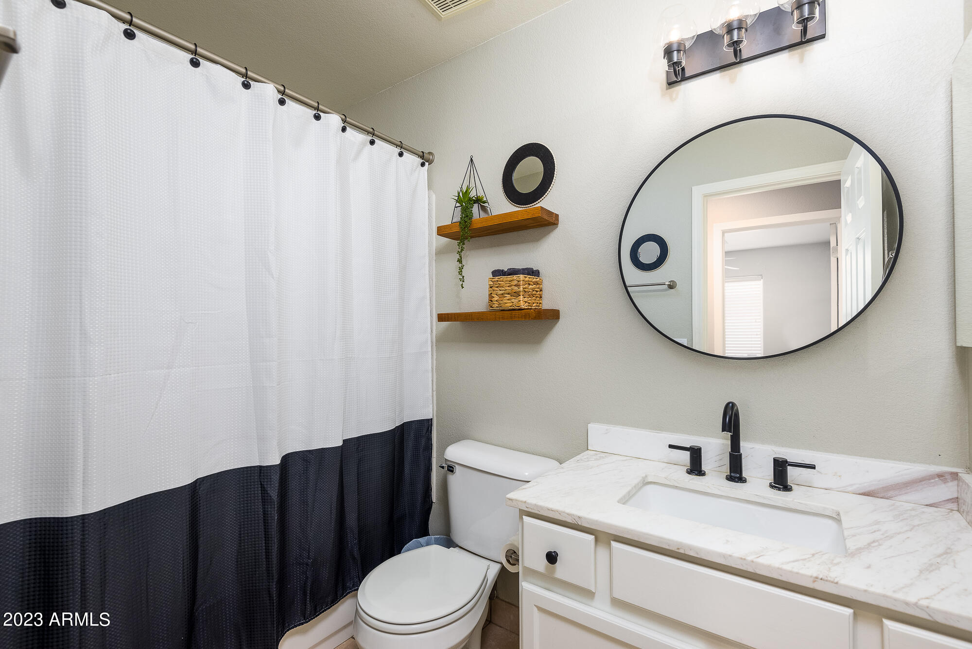 8161 W PONTIAC Drive