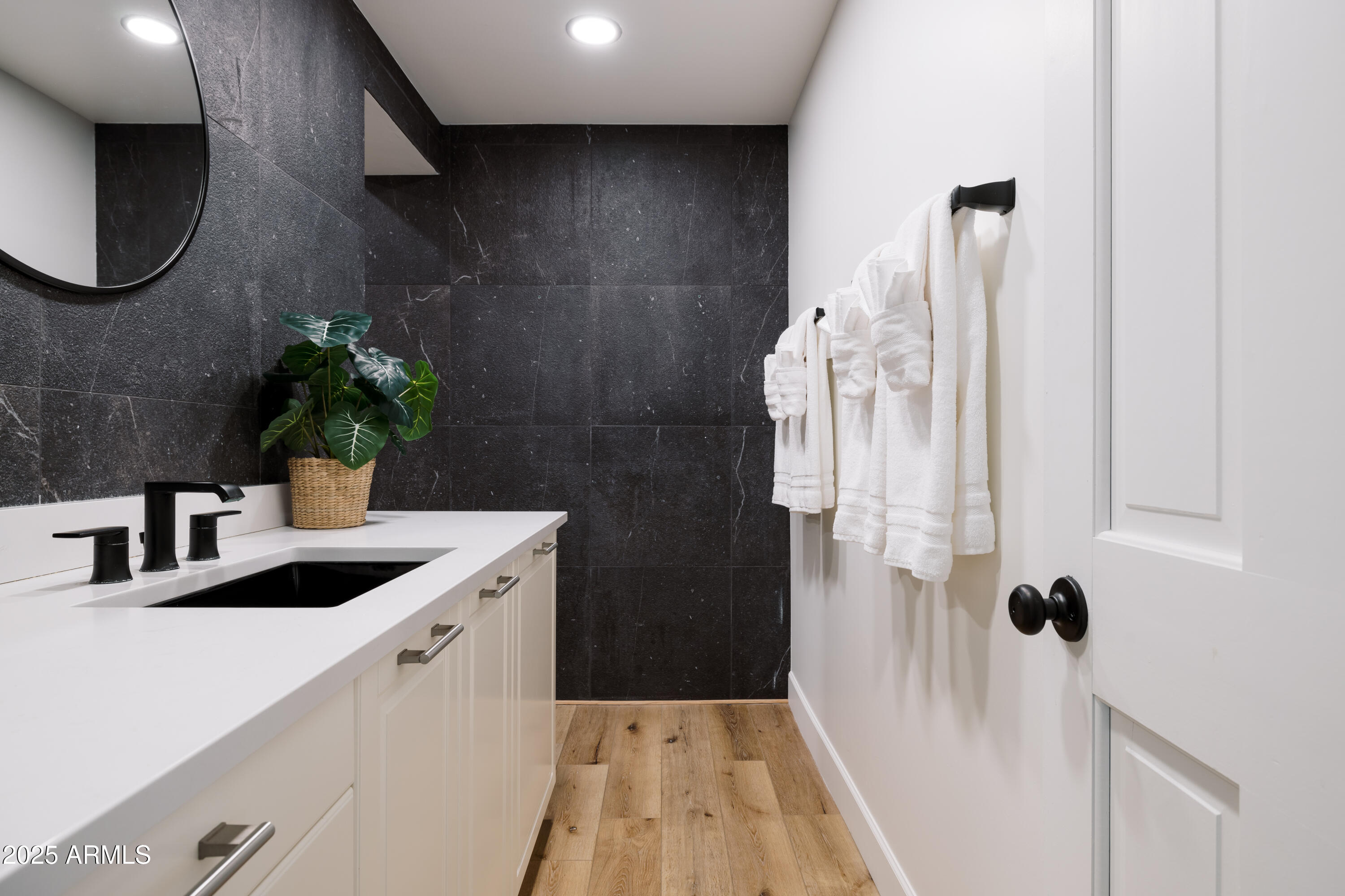 5226 E KATHLEEN Road