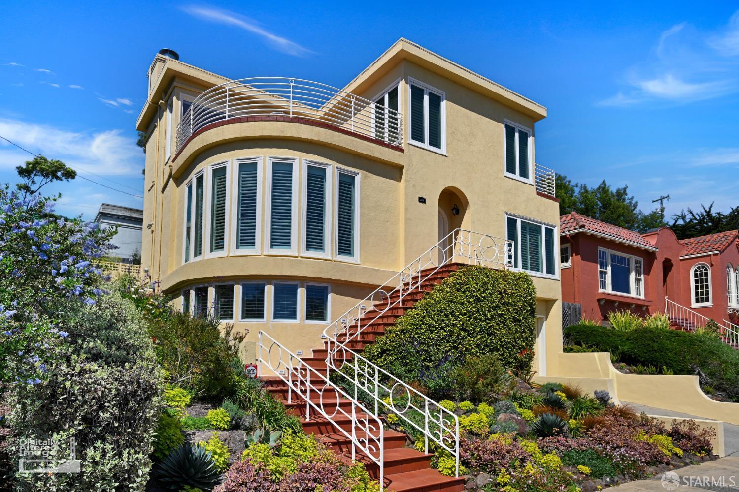 376 Moncada Way