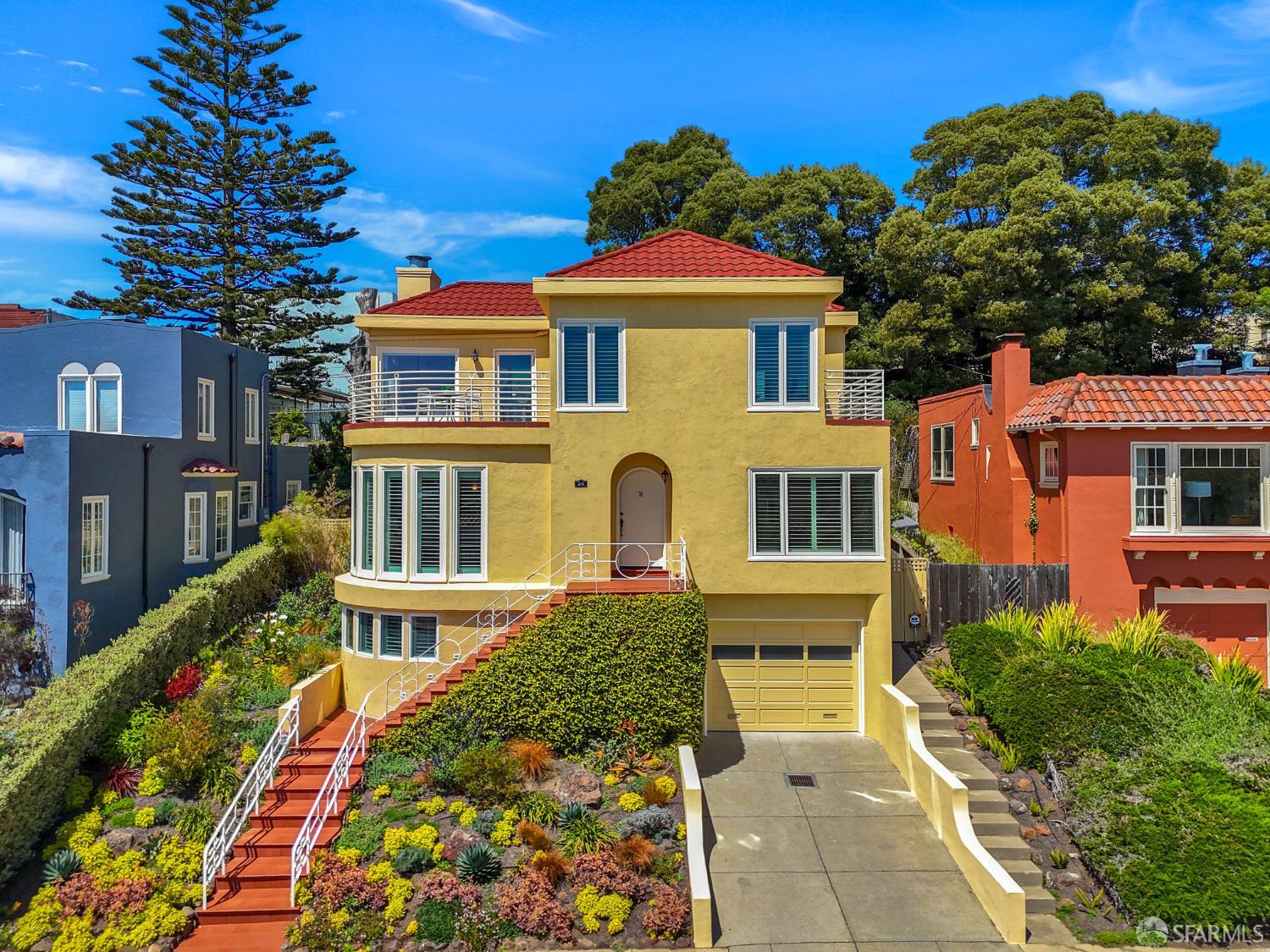 376 Moncada Way