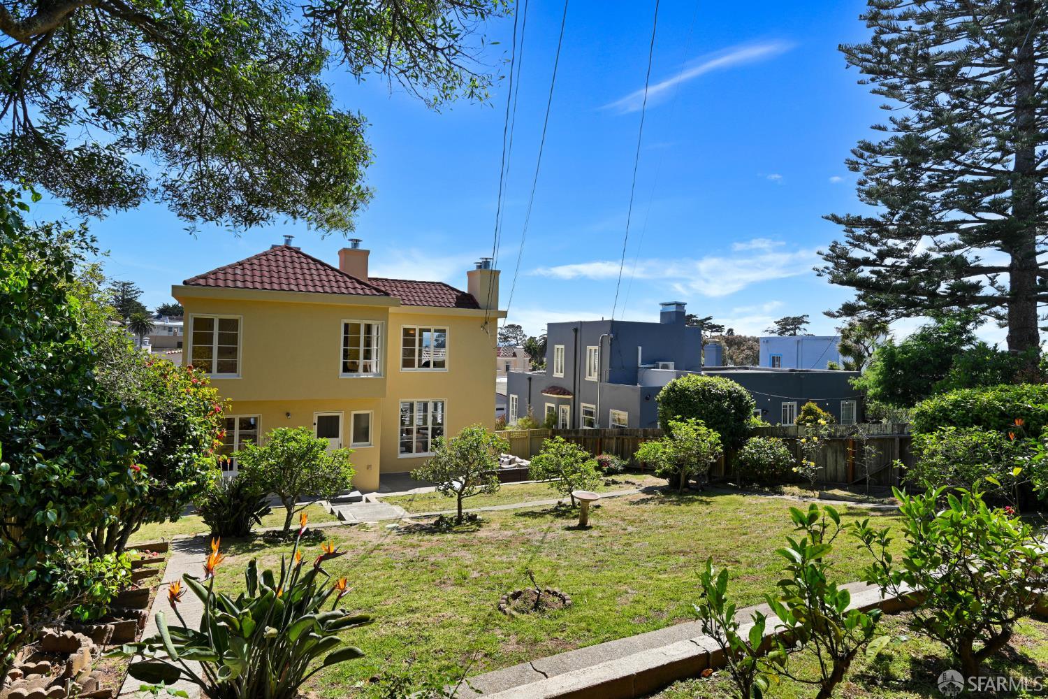 376 Moncada Way