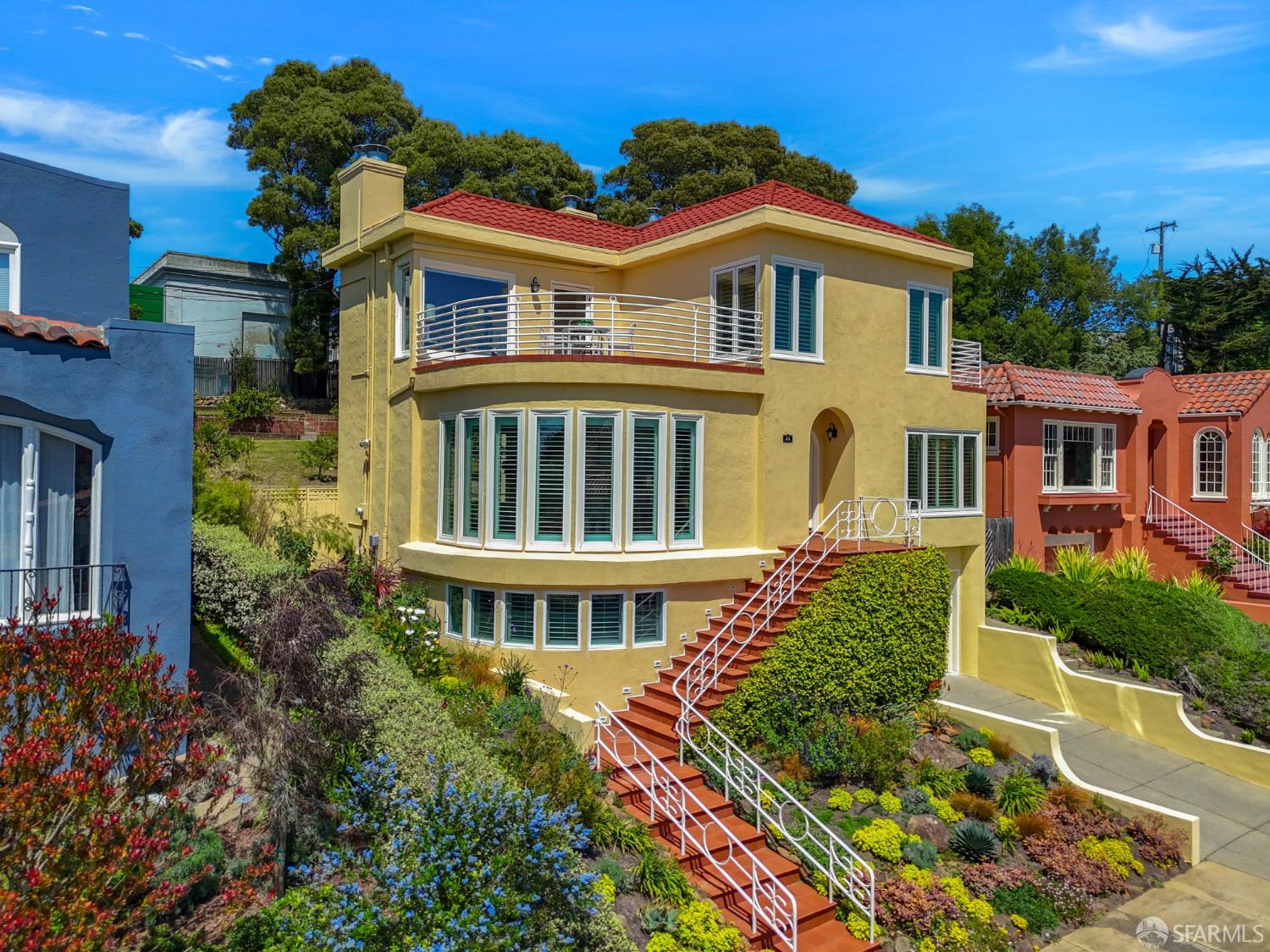 376 Moncada Way
