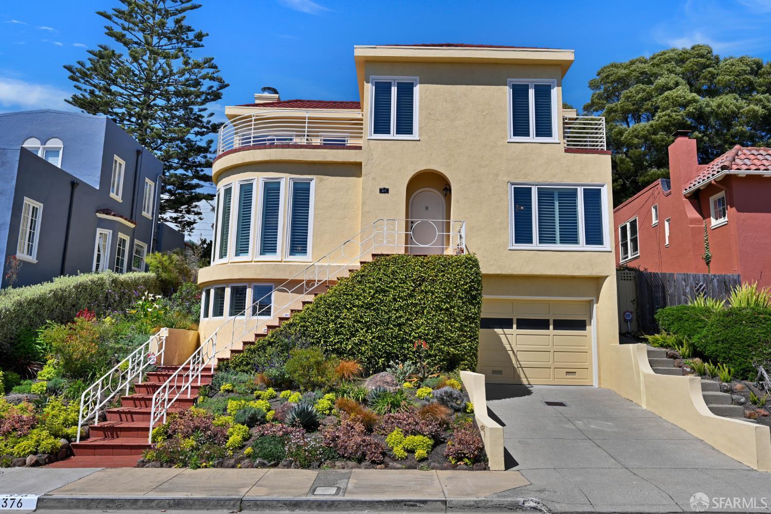 376 Moncada Way