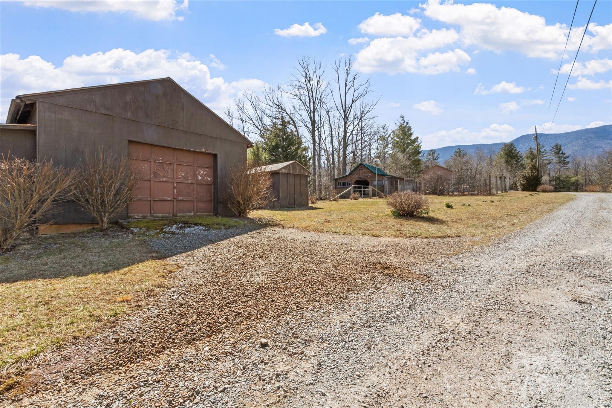 207 Strawberry Hill Lane