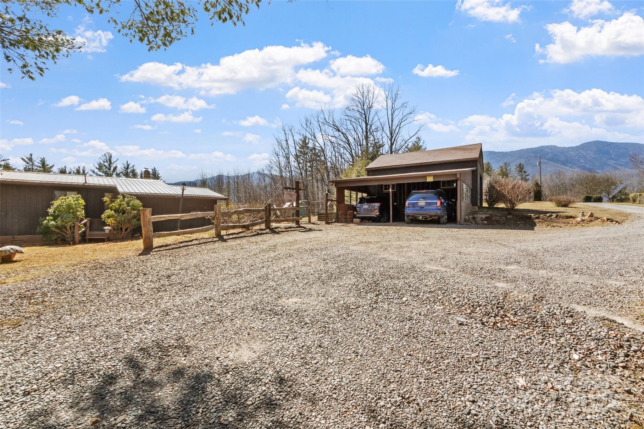 207 Strawberry Hill Lane