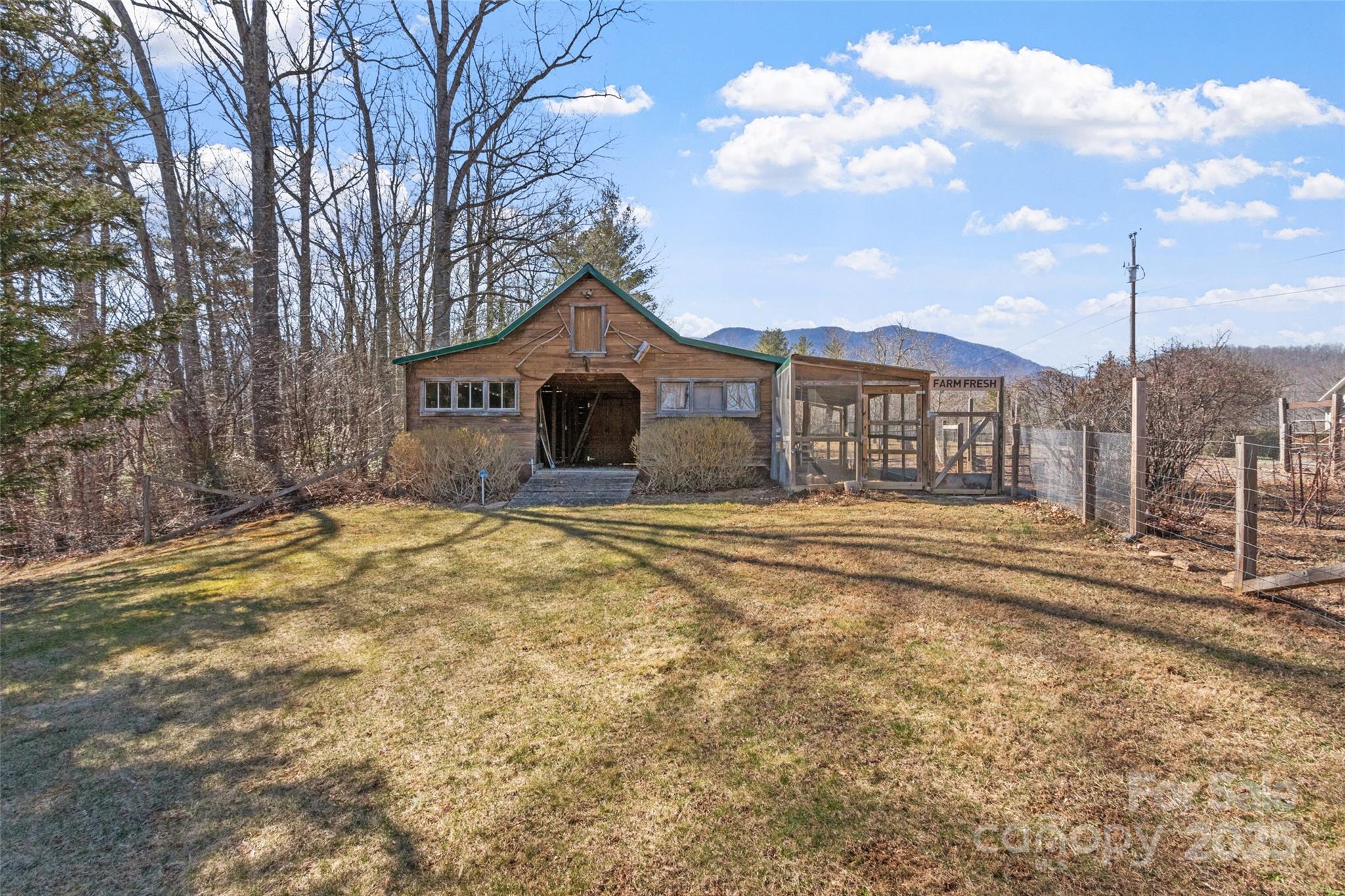 207 Strawberry Hill Lane