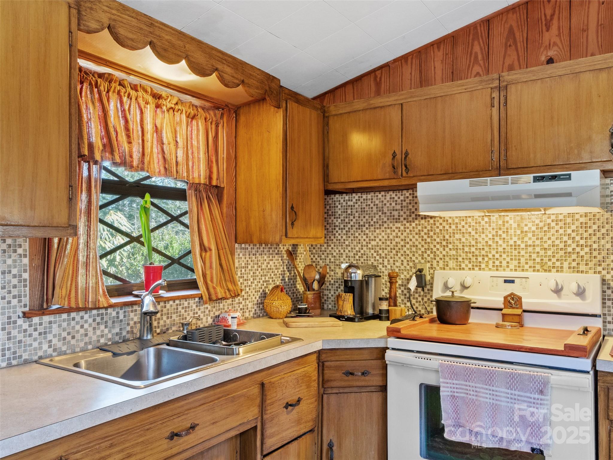 207 Strawberry Hill Lane
