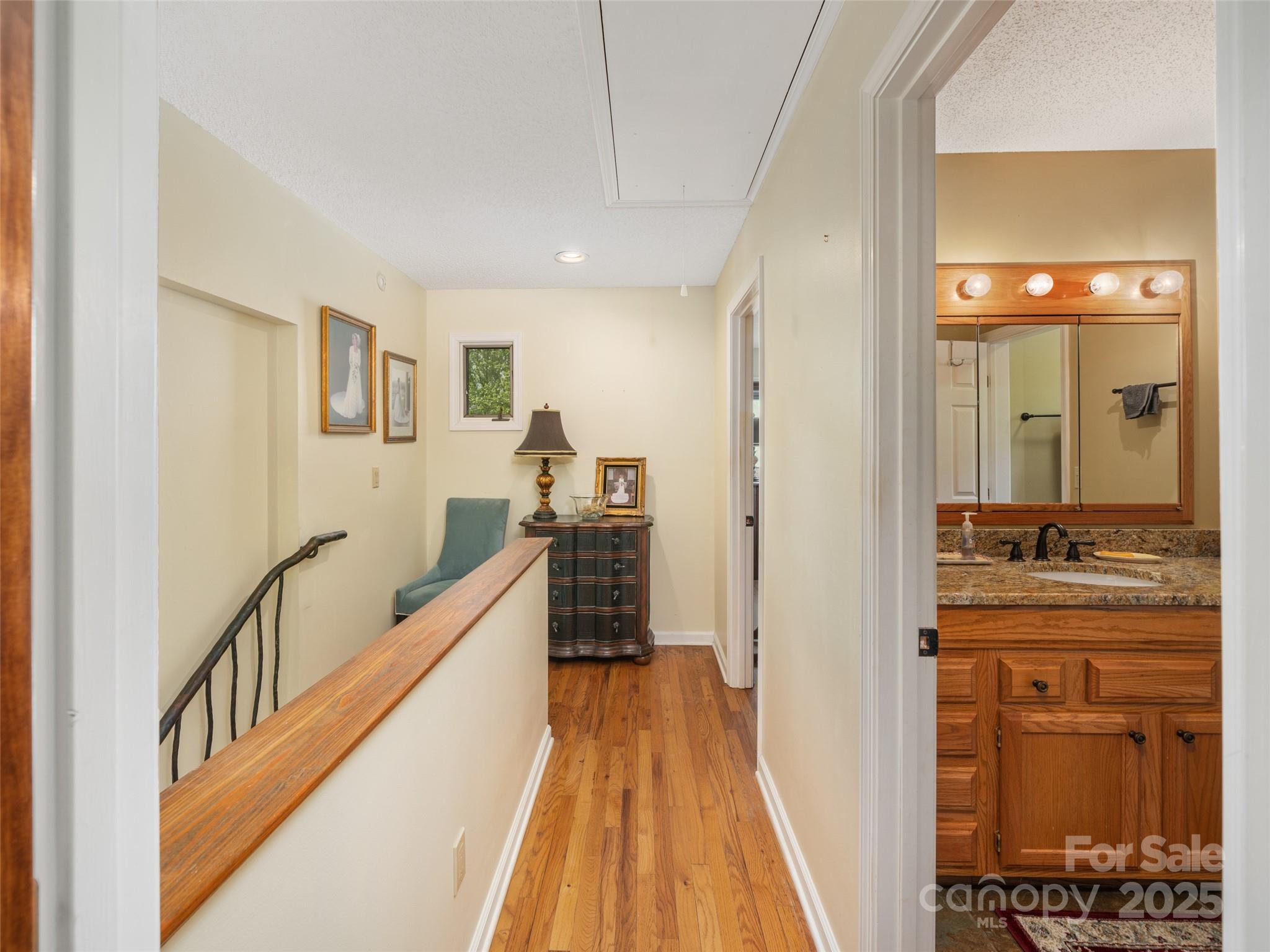 317 Robertson Street Unit: 1/K