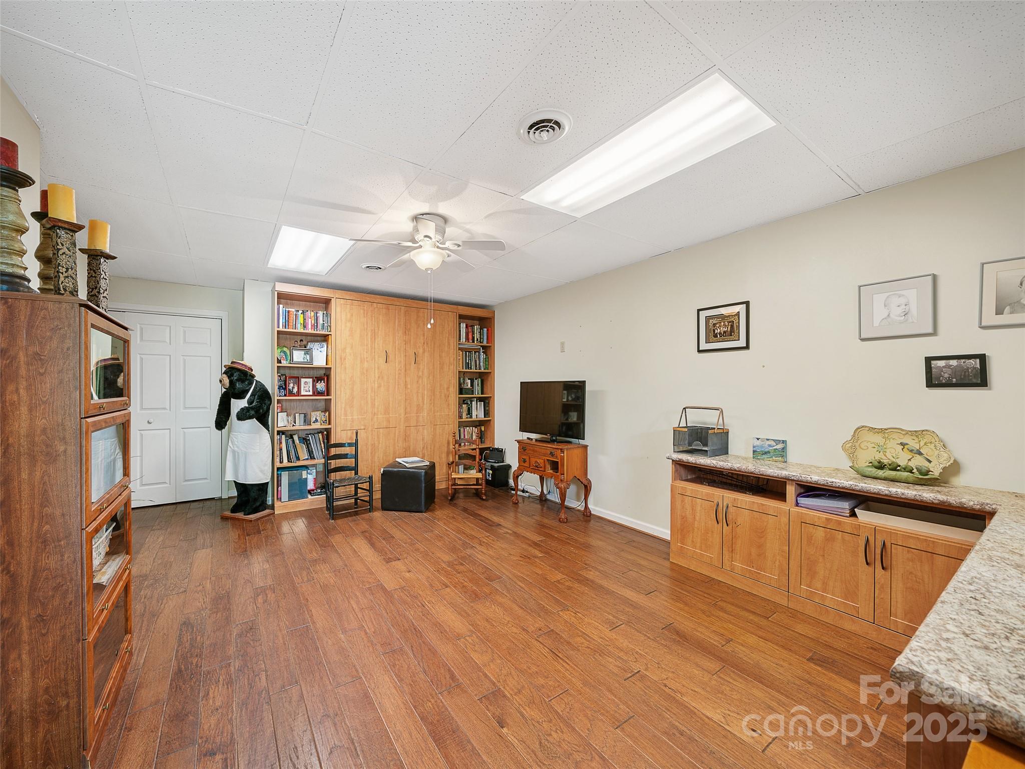 317 Robertson Street Unit: 1/K