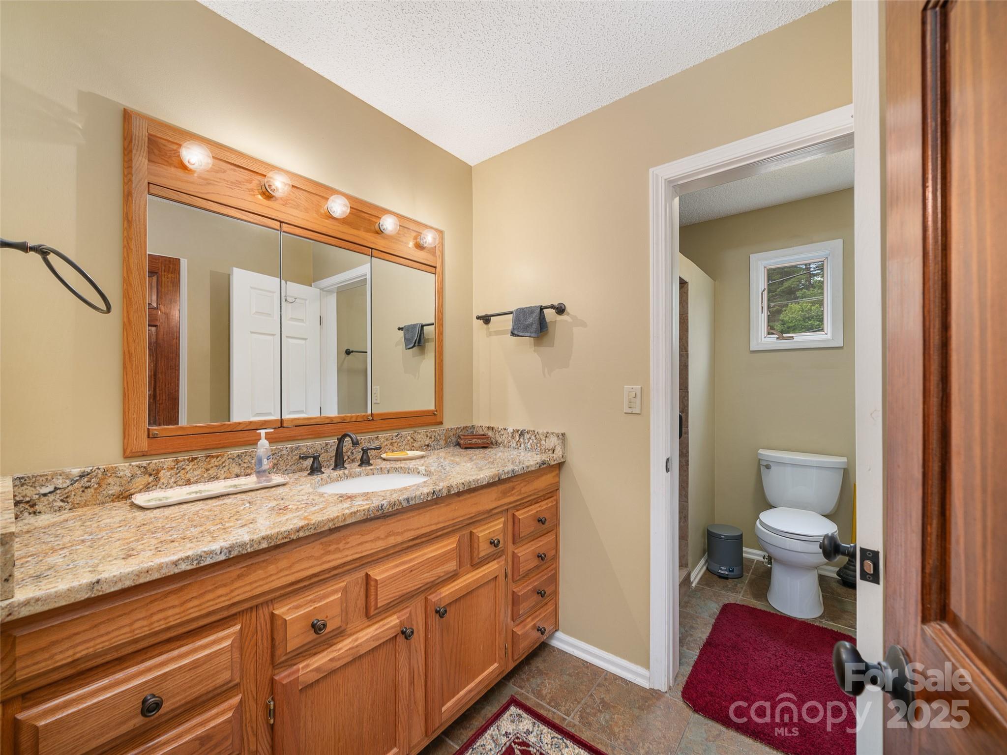 317 Robertson Street Unit: 1/K
