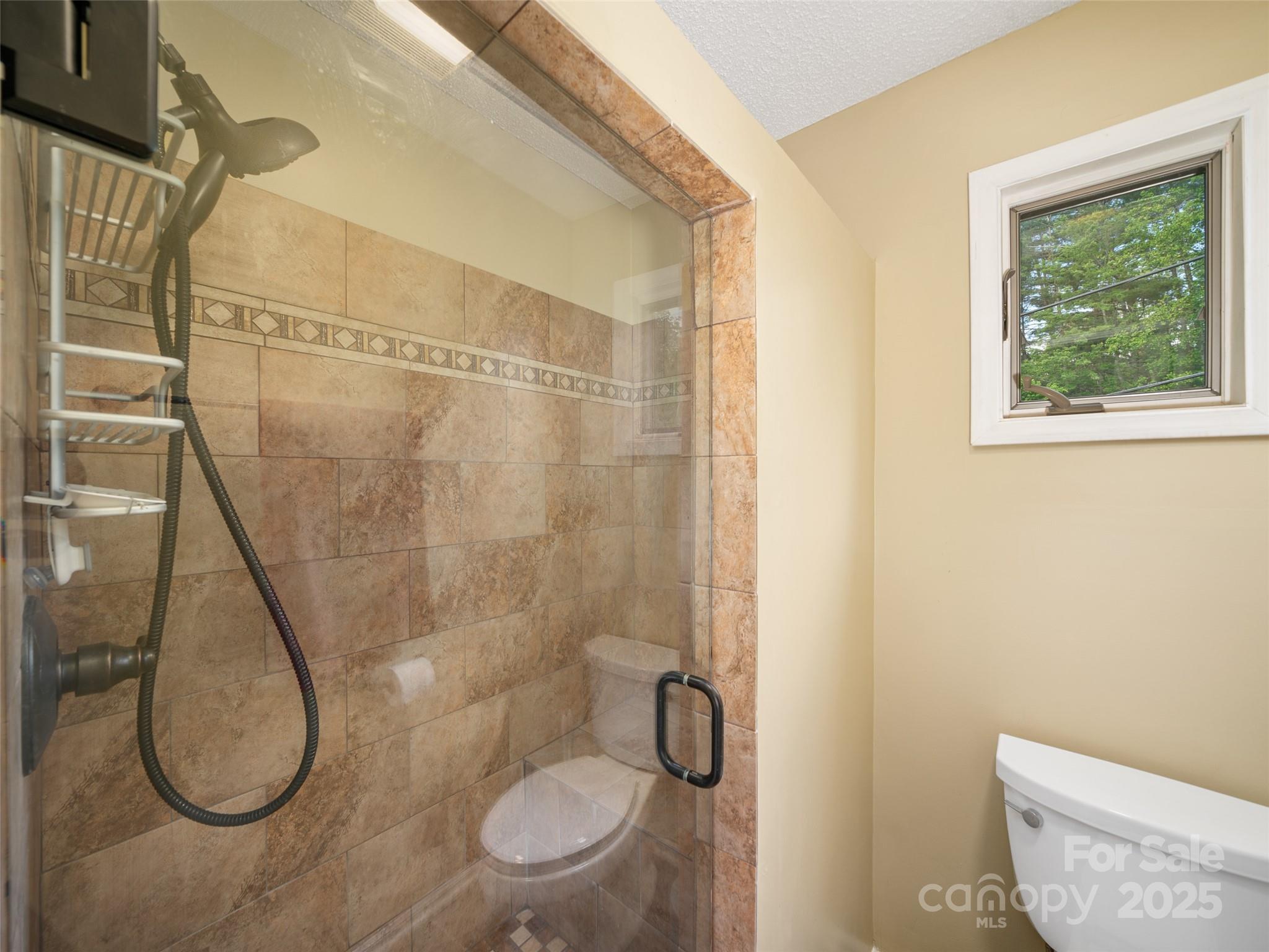 317 Robertson Street Unit: 1/K