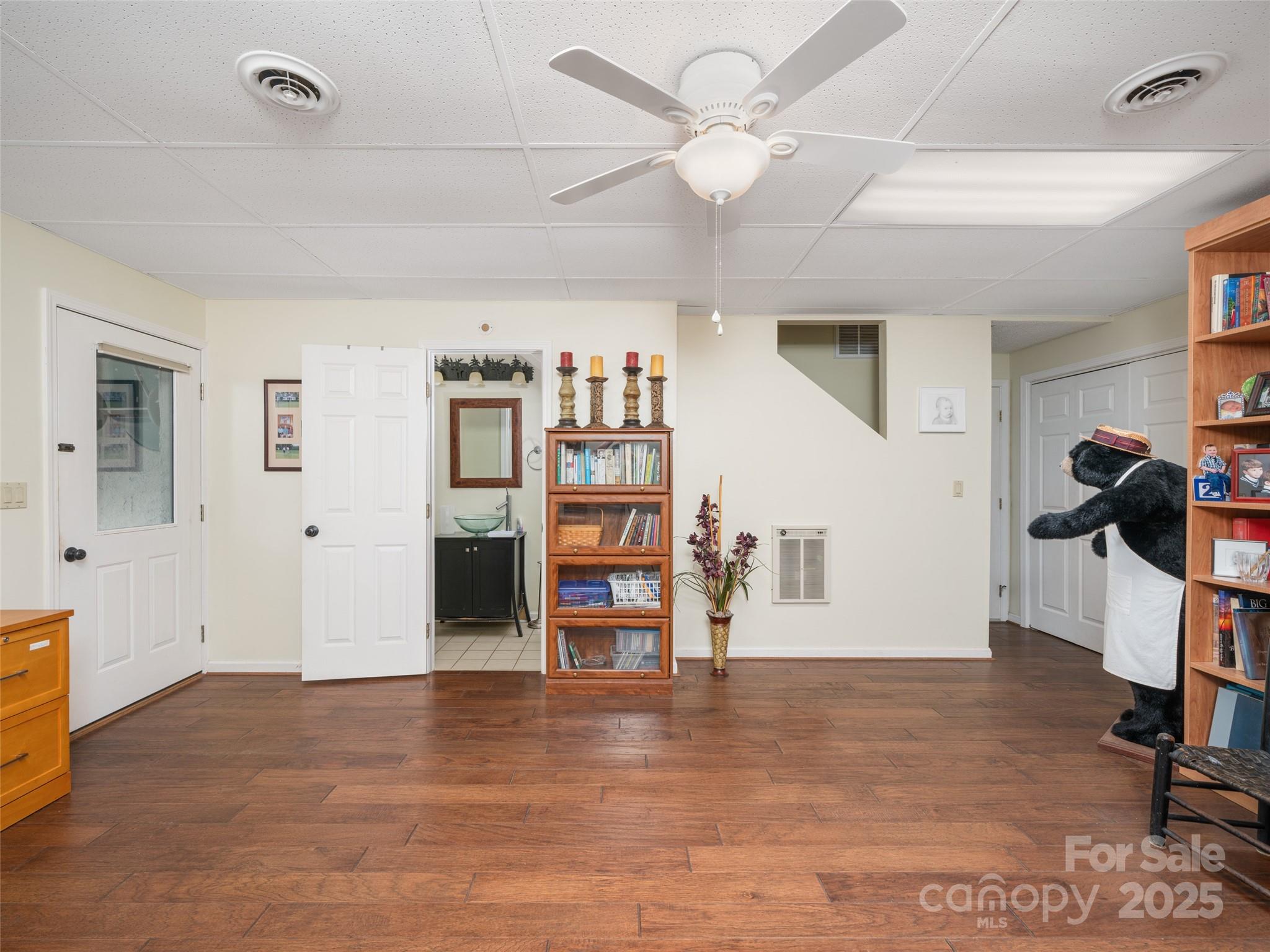 317 Robertson Street Unit: 1/K