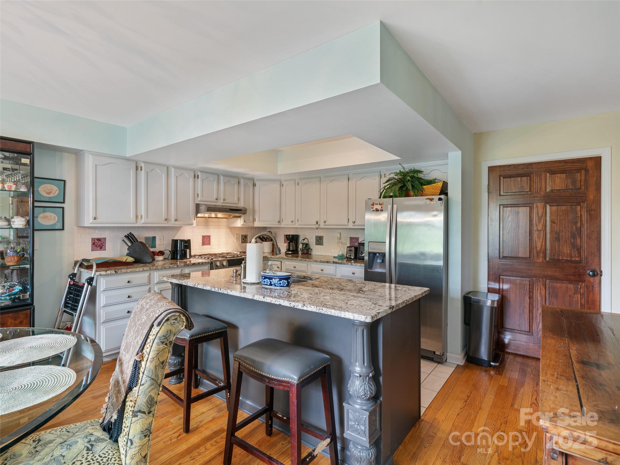 317 Robertson Street Unit: 1/K