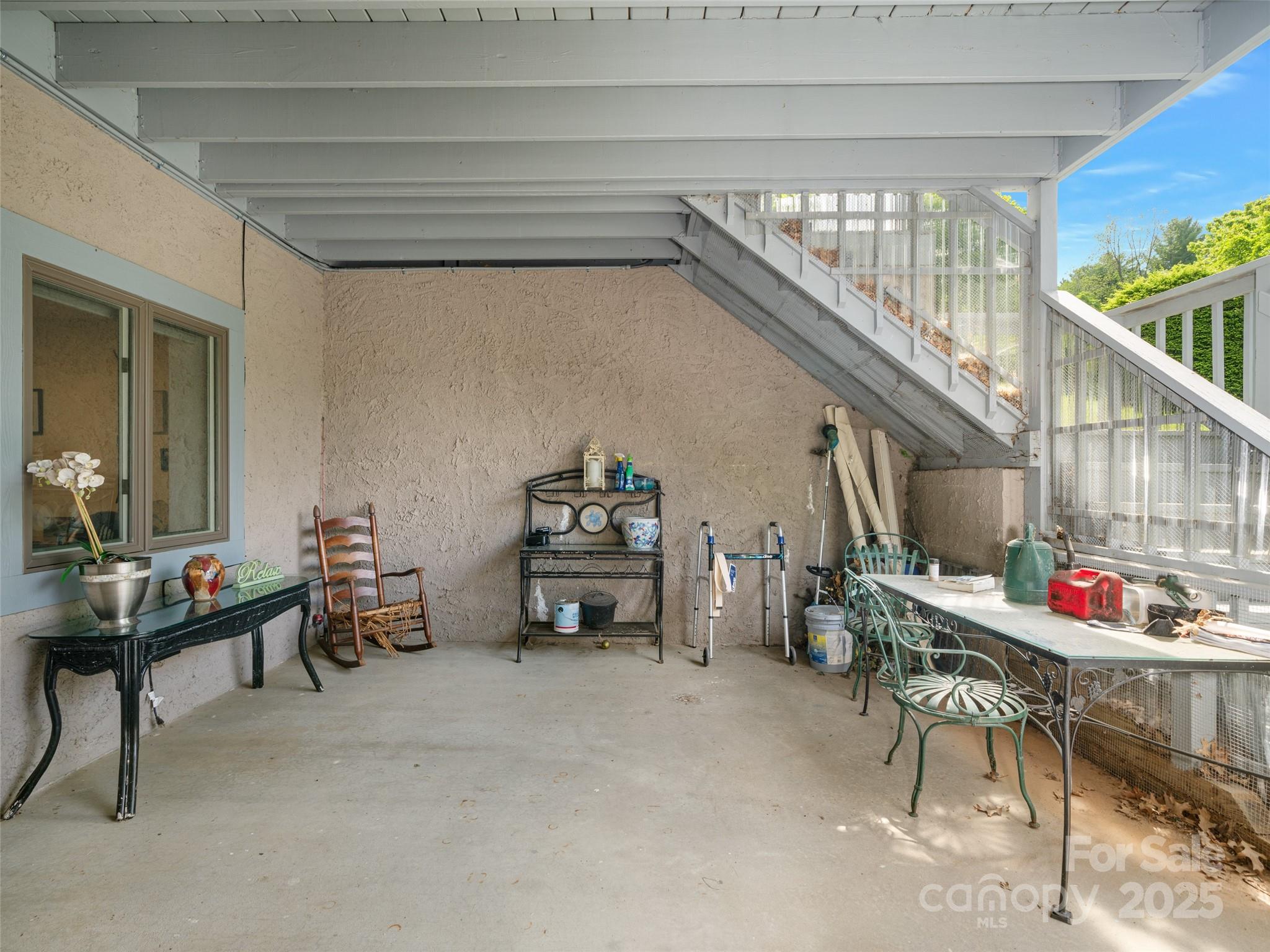 317 Robertson Street Unit: 1/K